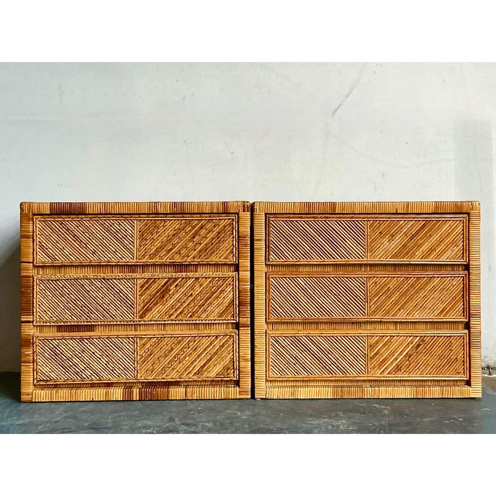 Rattan Cassettiera con matita Chevron Vintage By - Una coppia in vendita