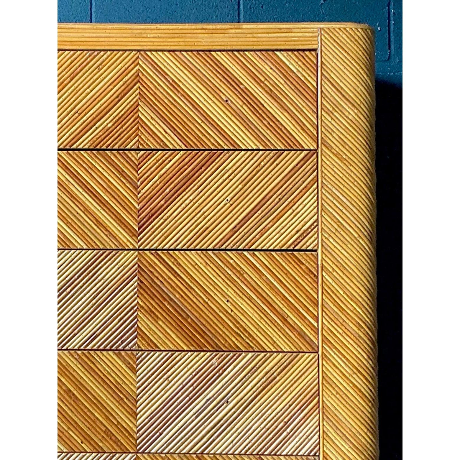 Mid-Century moderno Cassettiera con matita Chevron Vintage By in vendita