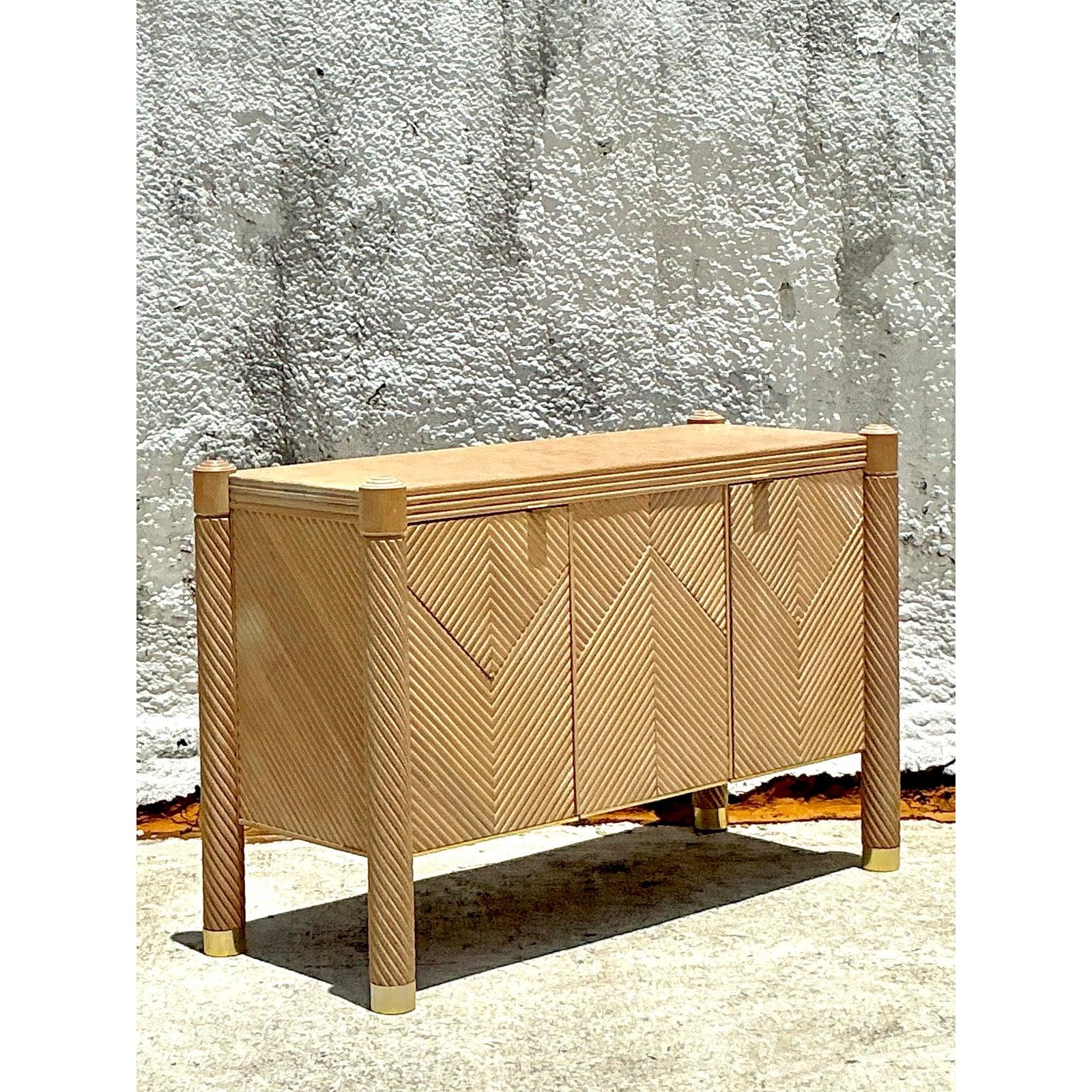 Credenza Vintage Boho Chevron de ratán en venta 2