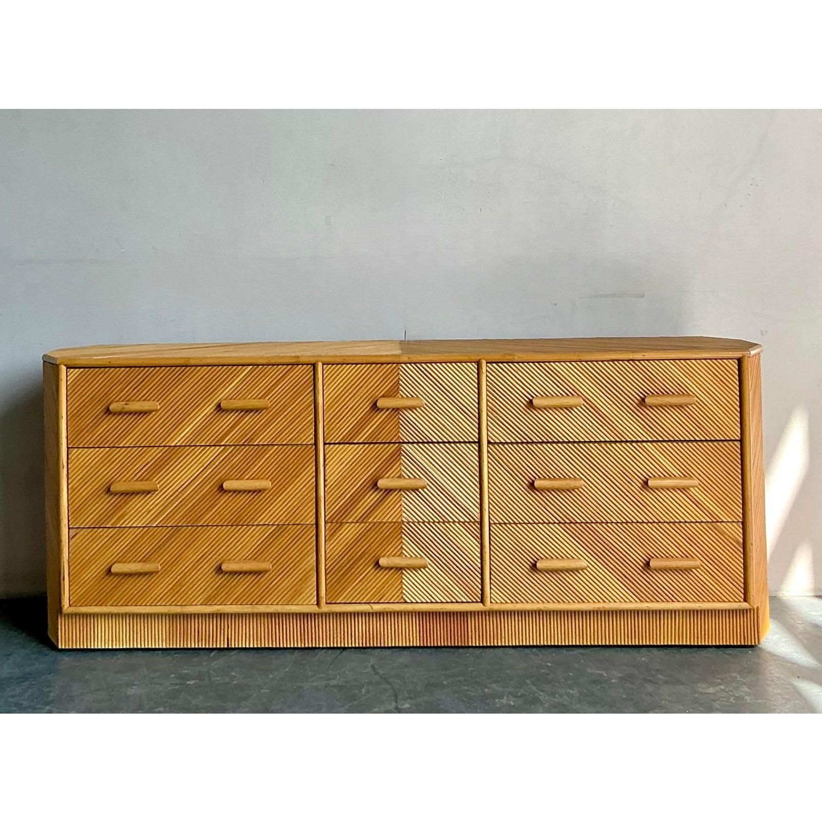 Vintage Boho Chevron Reed Facettierte Kommode (Hollywood Regency) im Angebot