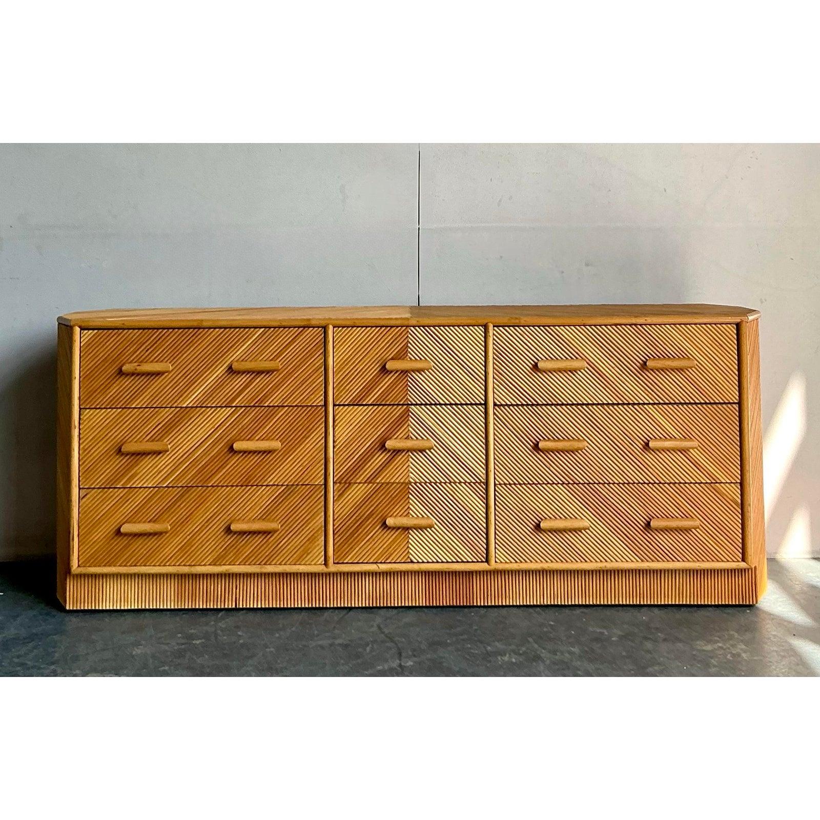 Vintage Boho Chevron Reed Facettierte Kommode (Philippinisch) im Angebot