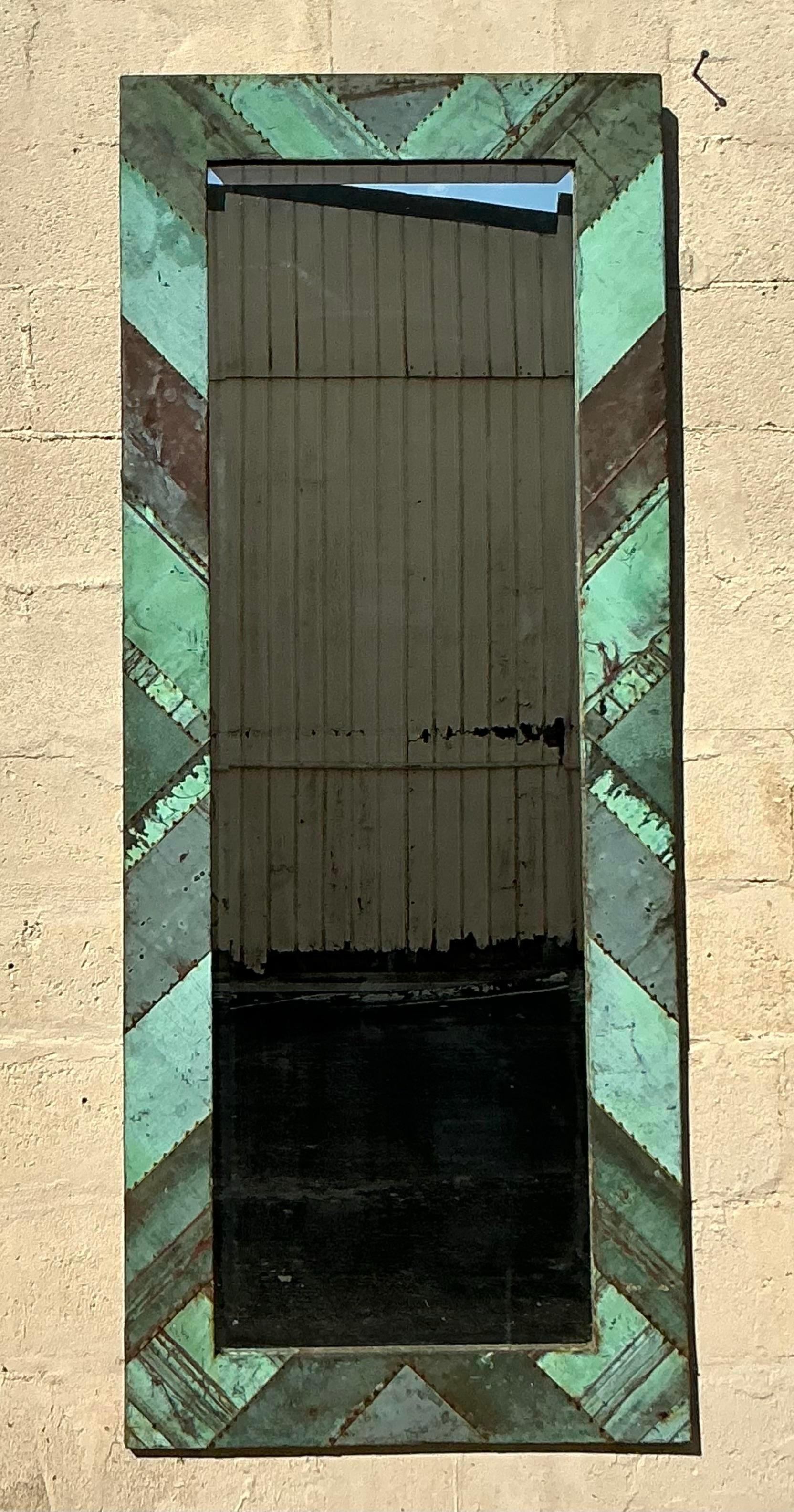 Rame Specchio da terra vintage in rame verdastro con motivo Chevron in vendita