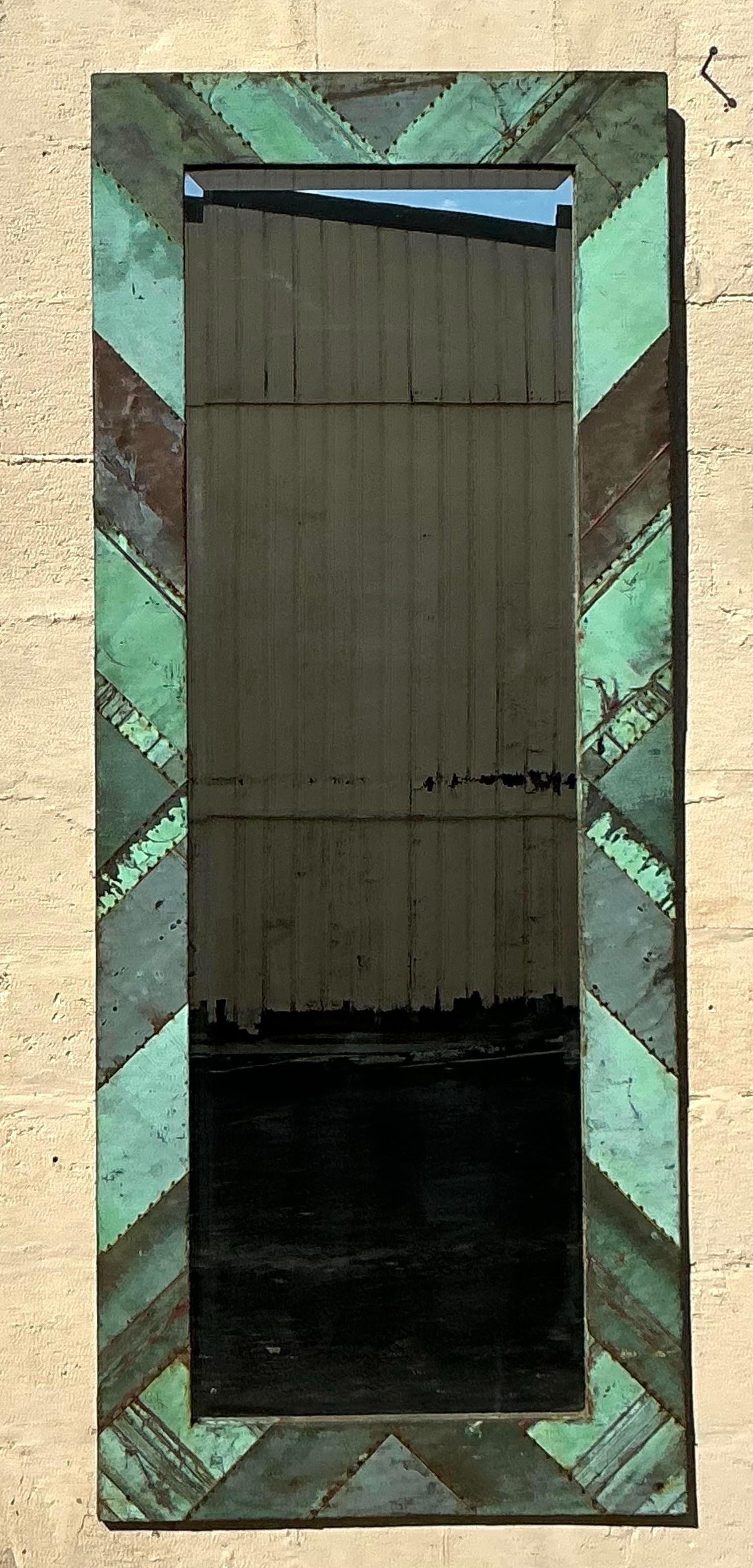 Specchio da terra vintage in rame verdastro con motivo Chevron in vendita 3