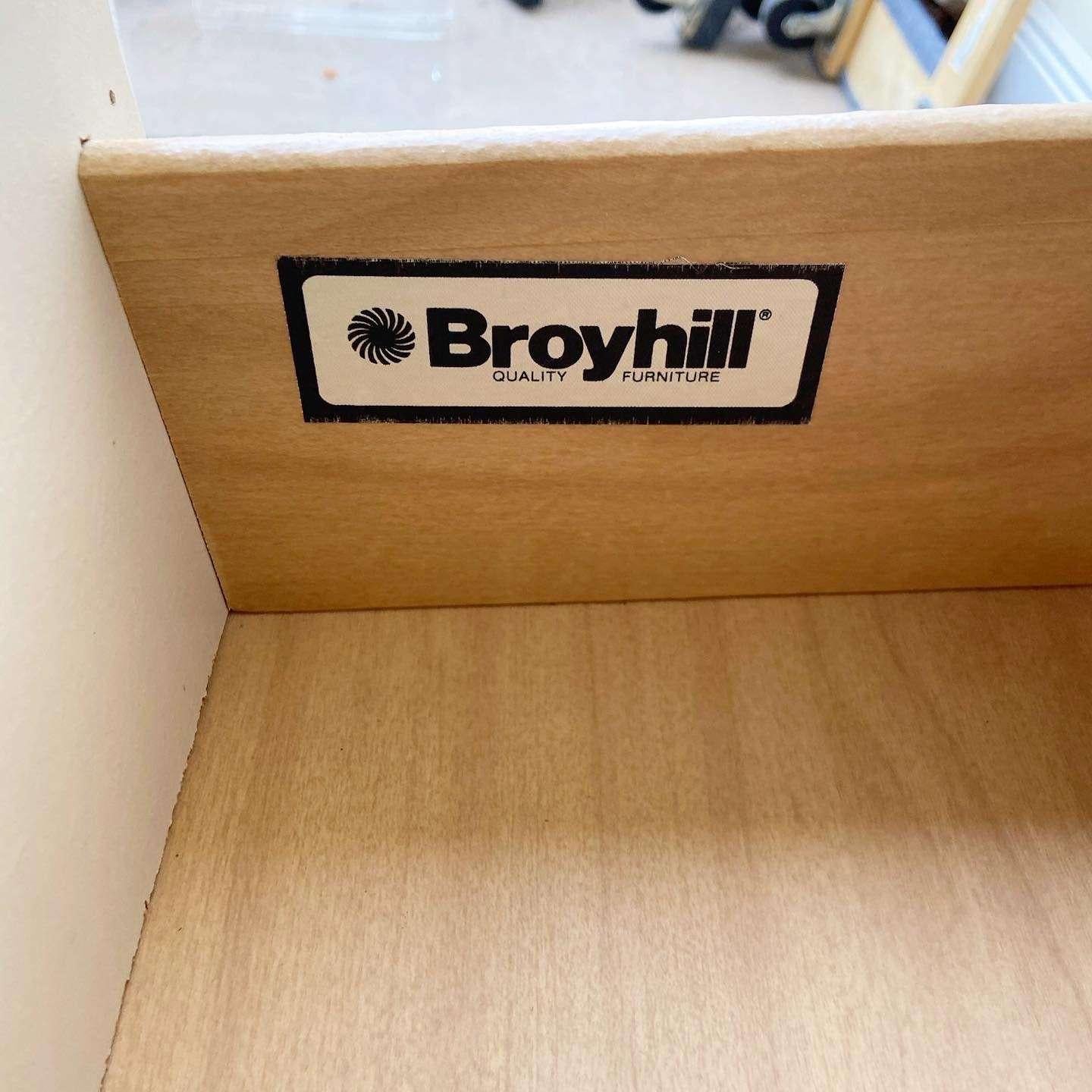 broyhill nightstand 2 drawer