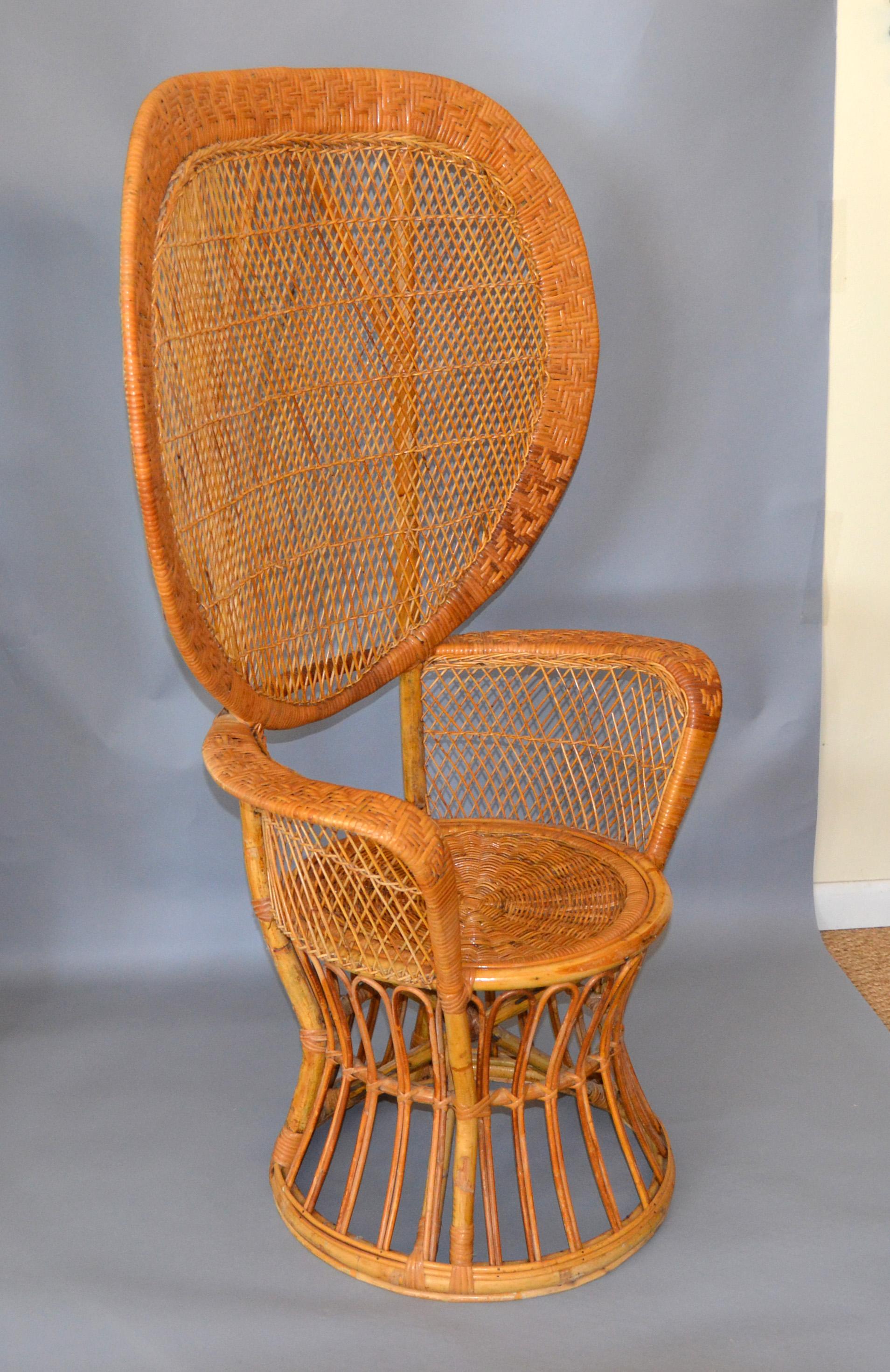 Bohemian chic stunning handwoven vintage peacock high back chair from the 1960s.
Please note the details and different techniques in this chair.
Made out of wicker, rattan and reed.
Great for indoor and outdoor use.