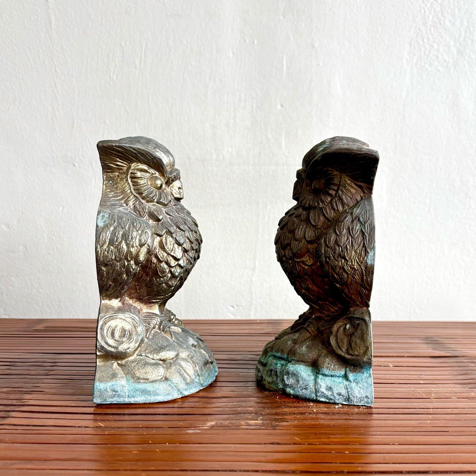 Vintage Boho Chic Metall Eule Buchstützen- ein Paar (amerikanisch) im Angebot