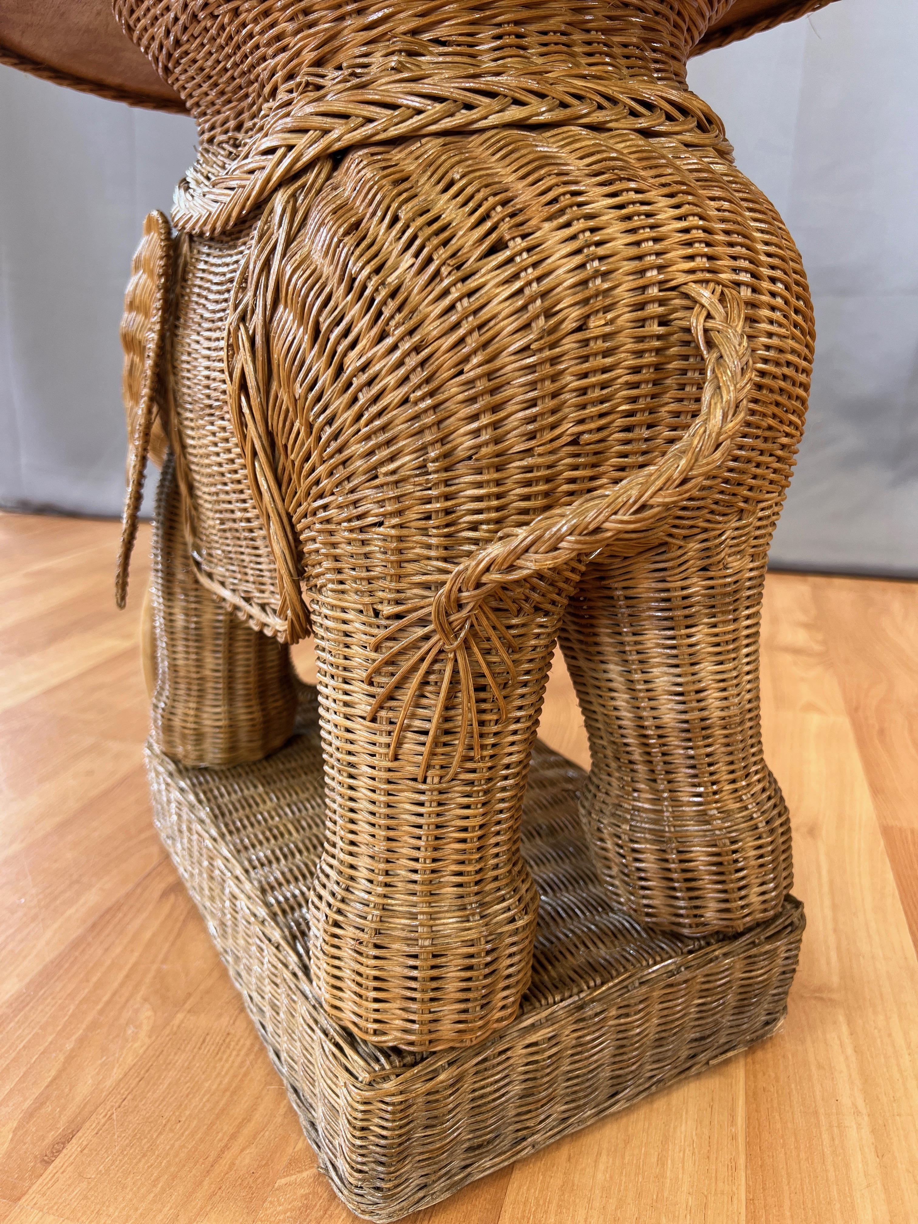 Vintage Boho Chic Natural Wicker & Rattan Elephant Side Table with Tray, 1970s For Sale 1
