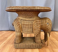 Vintage Boho Chic Beistelltisch aus natürlichem Korbweide und Rattan mit Elefantenmuster und Tablett, 1970er Jahre