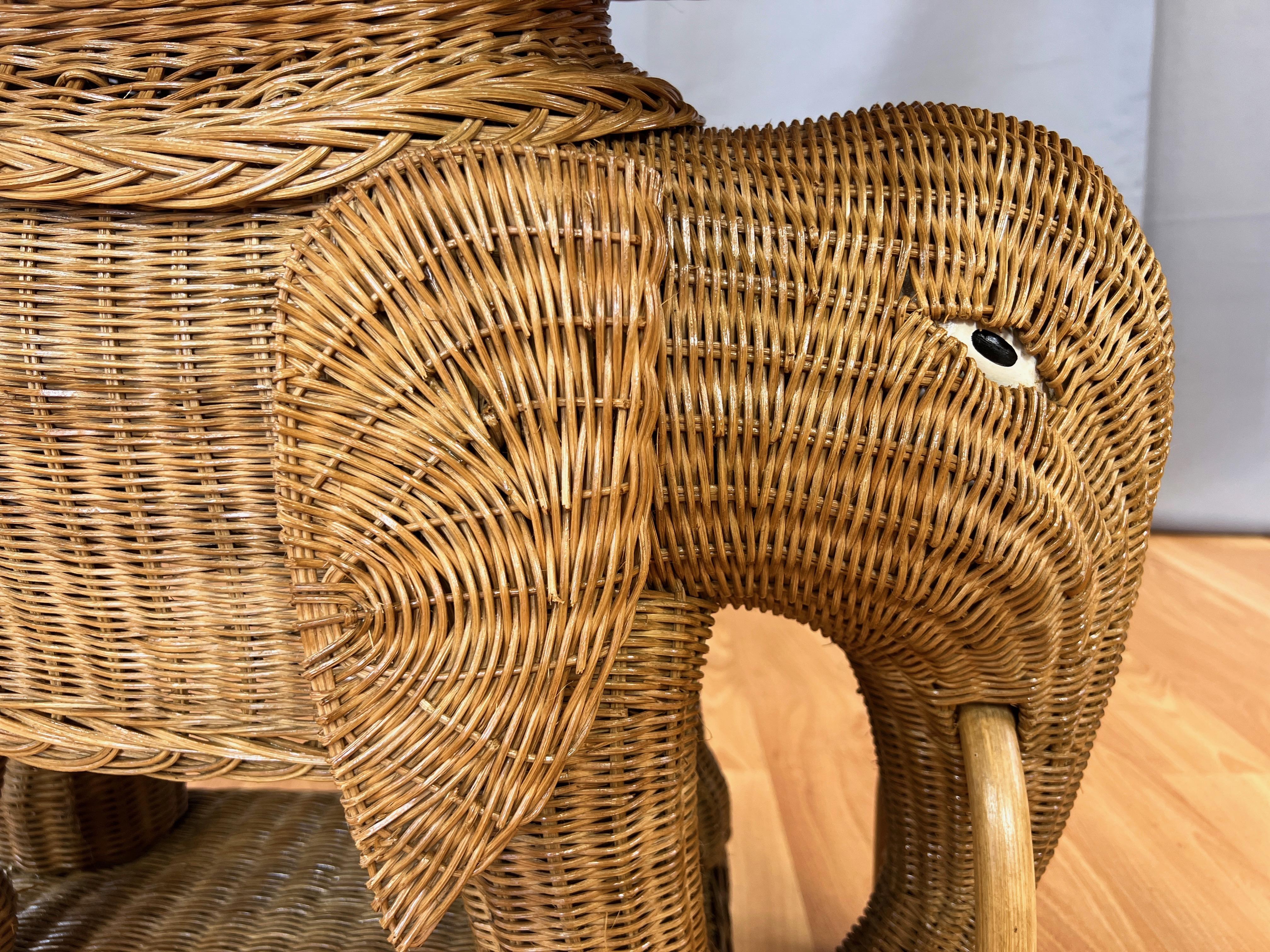 Hand-Crafted Vintage Boho Chic Natural Wicker & Rattan Elephant Side Table with Tray, 1970s For Sale