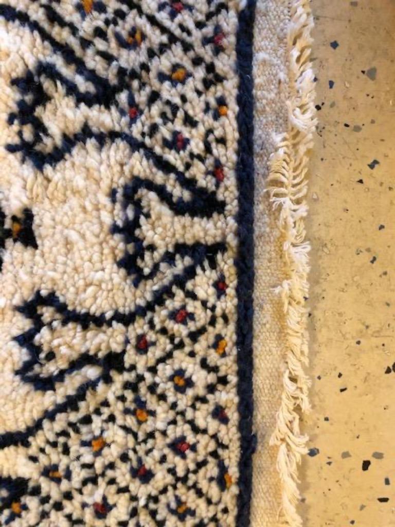 Marokkanischer handgewebter Teppich oder Teppich aus weißer Wolle mit Stammesmotiv im Boho-Chic-Stil  im Angebot 2