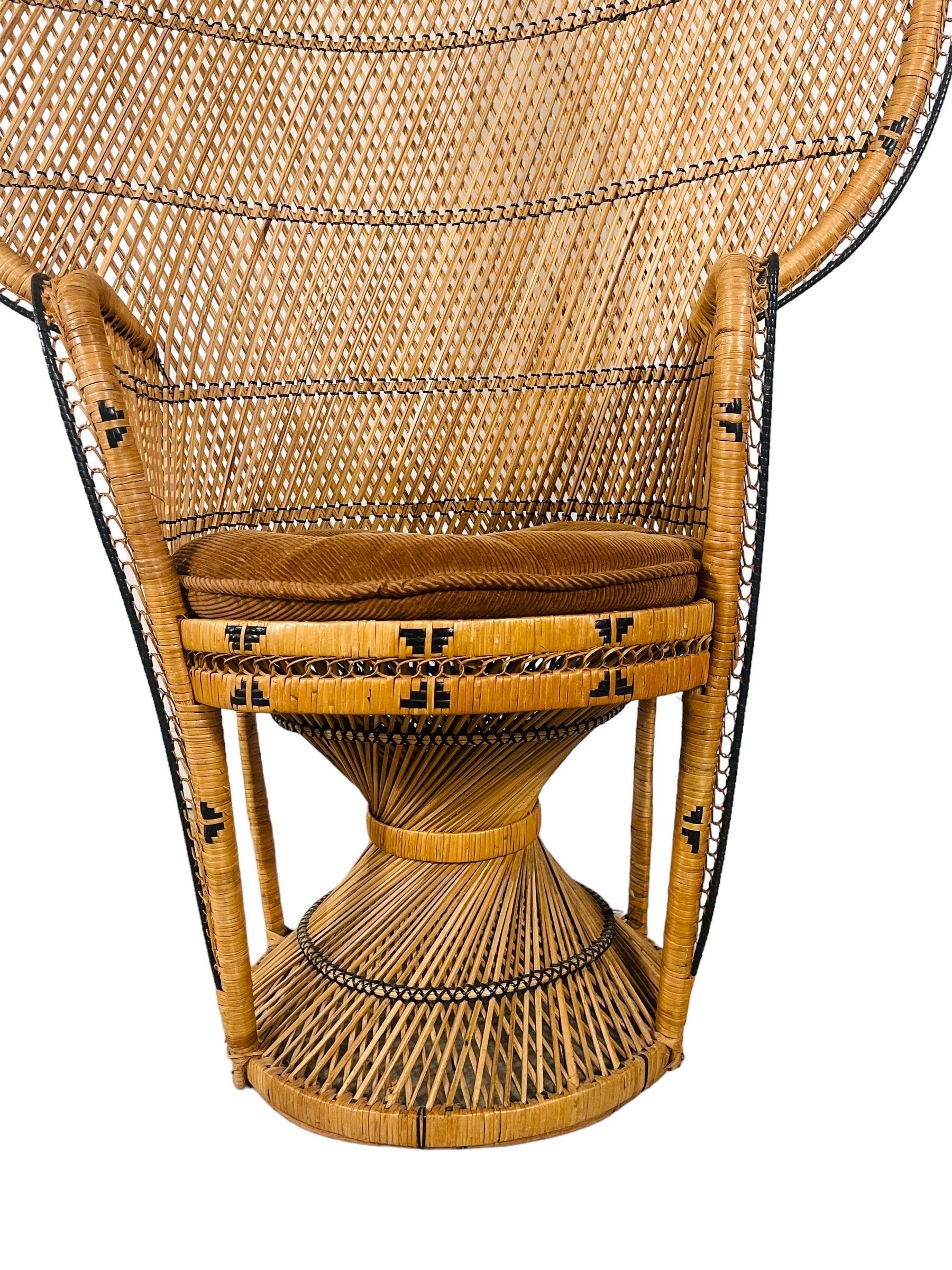 Chaise vintage Boho Chic en rotin, osier, paon Bon état - En vente à Brooklyn, NY
