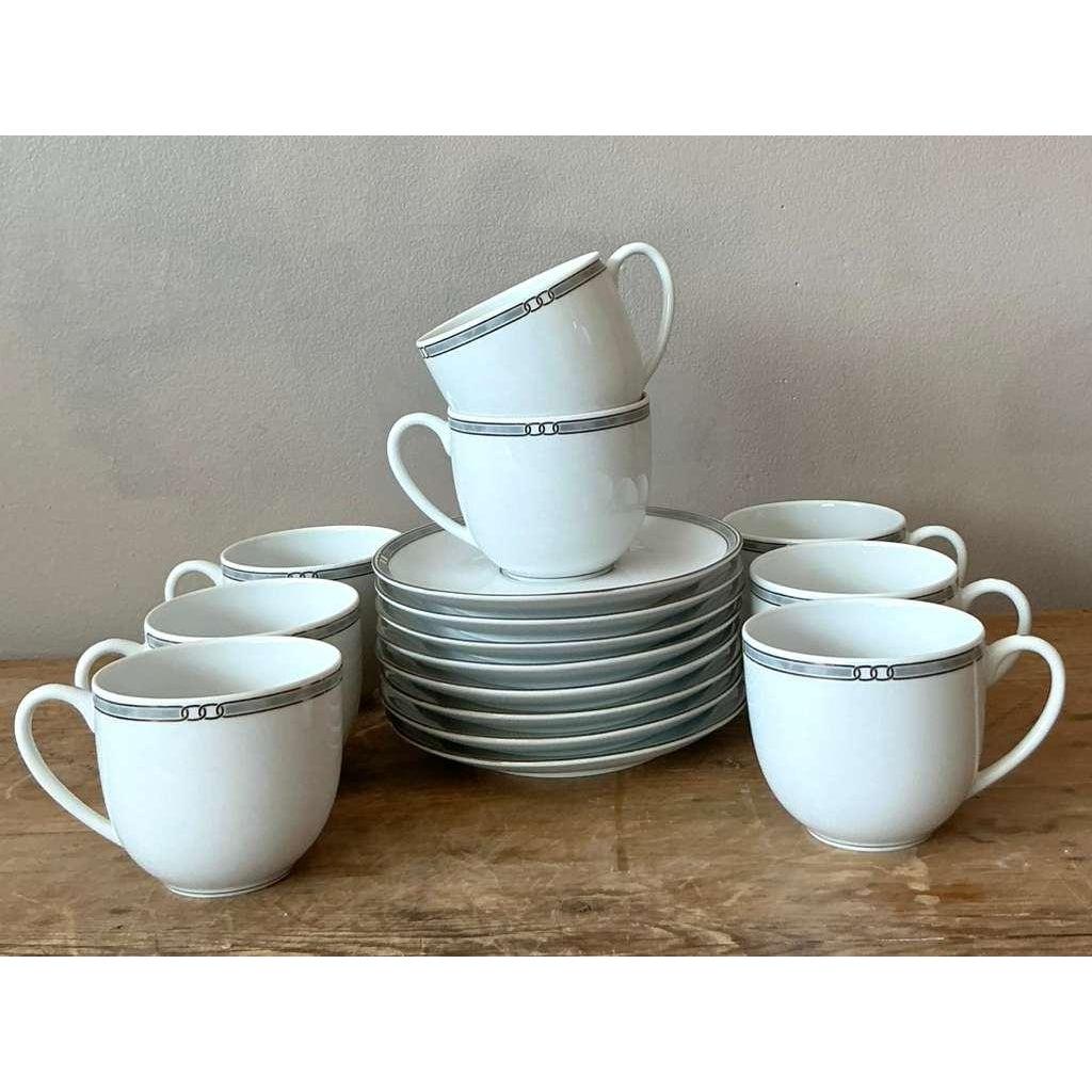 Ajoutez une touche d'élégance française moderne à votre table avec ce set de 8 tasses à thé 