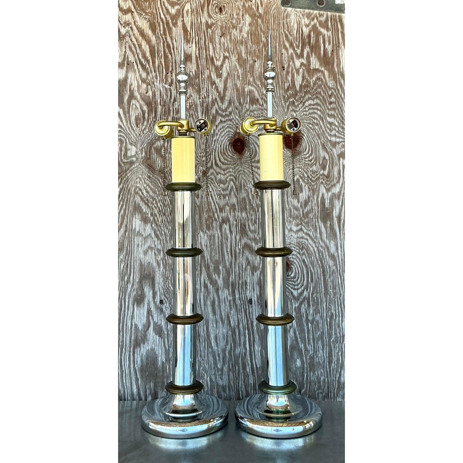 Mid-Century Modern Paire de piliers vintage Boho en chrome et laiton en vente