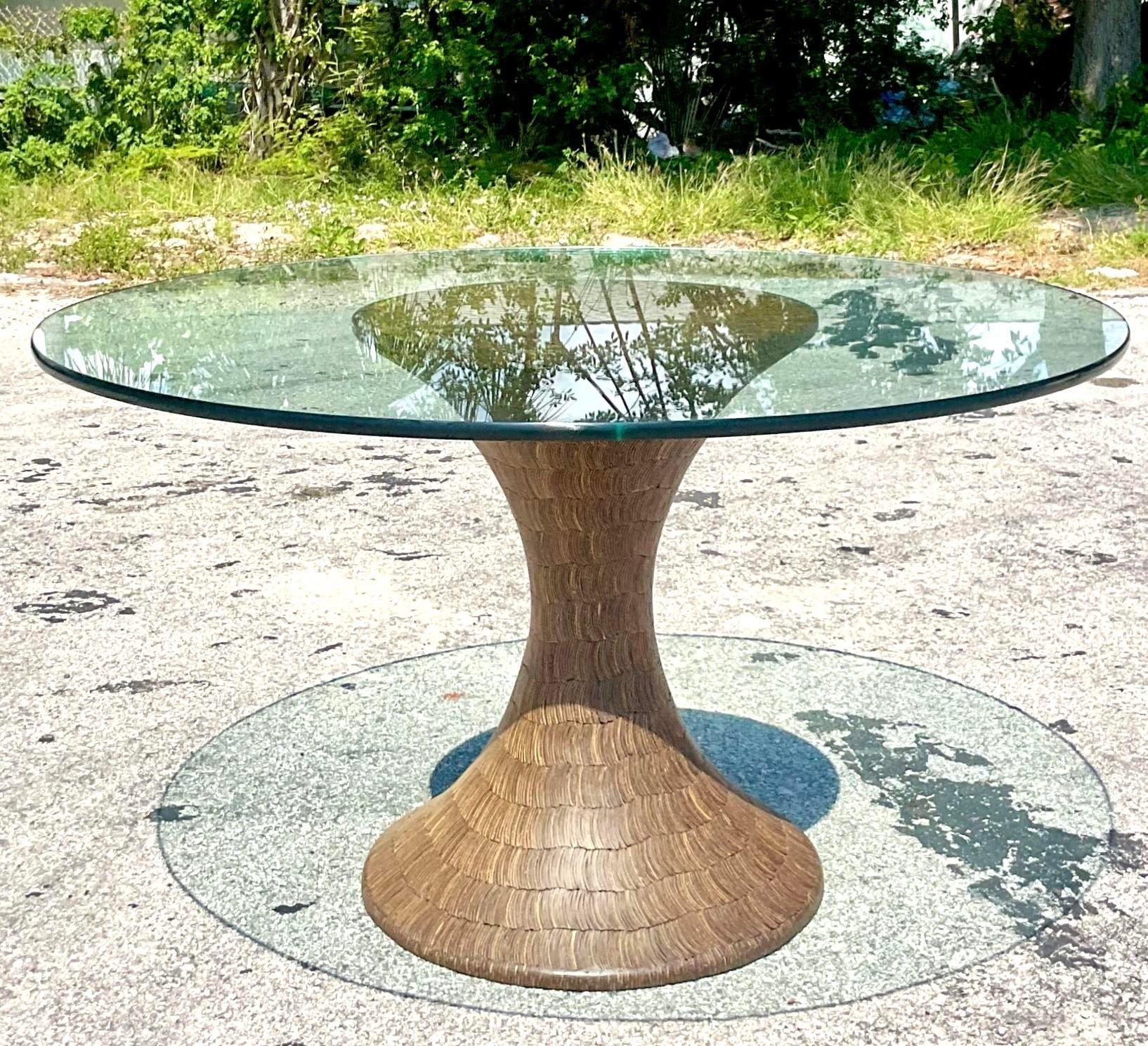 Table de salle à manger vintage Boho à piédestal en forme de coquille de noix de coco en vente 5
