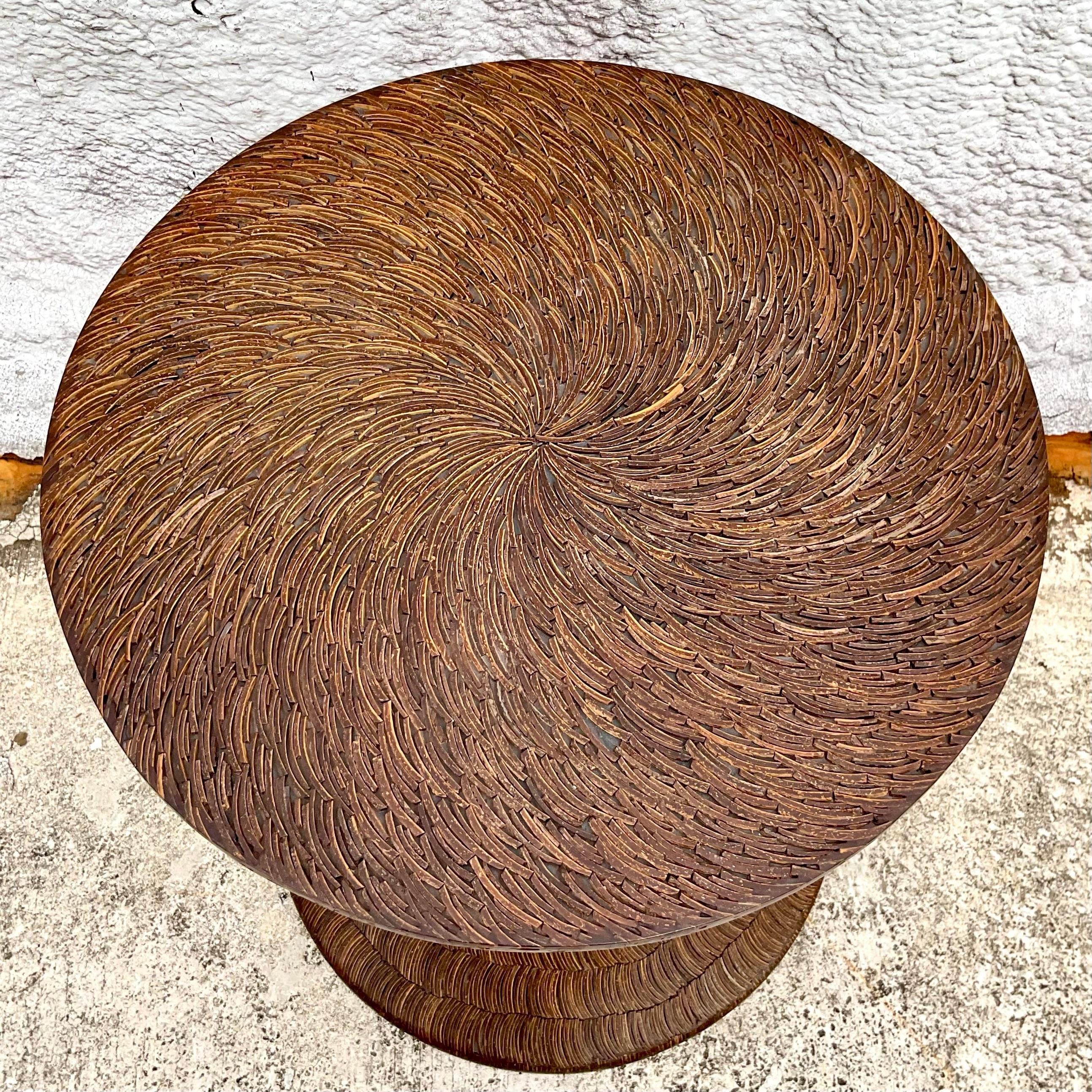 20ième siècle Table de salle à manger vintage Boho à piédestal en forme de coquille de noix de coco en vente
