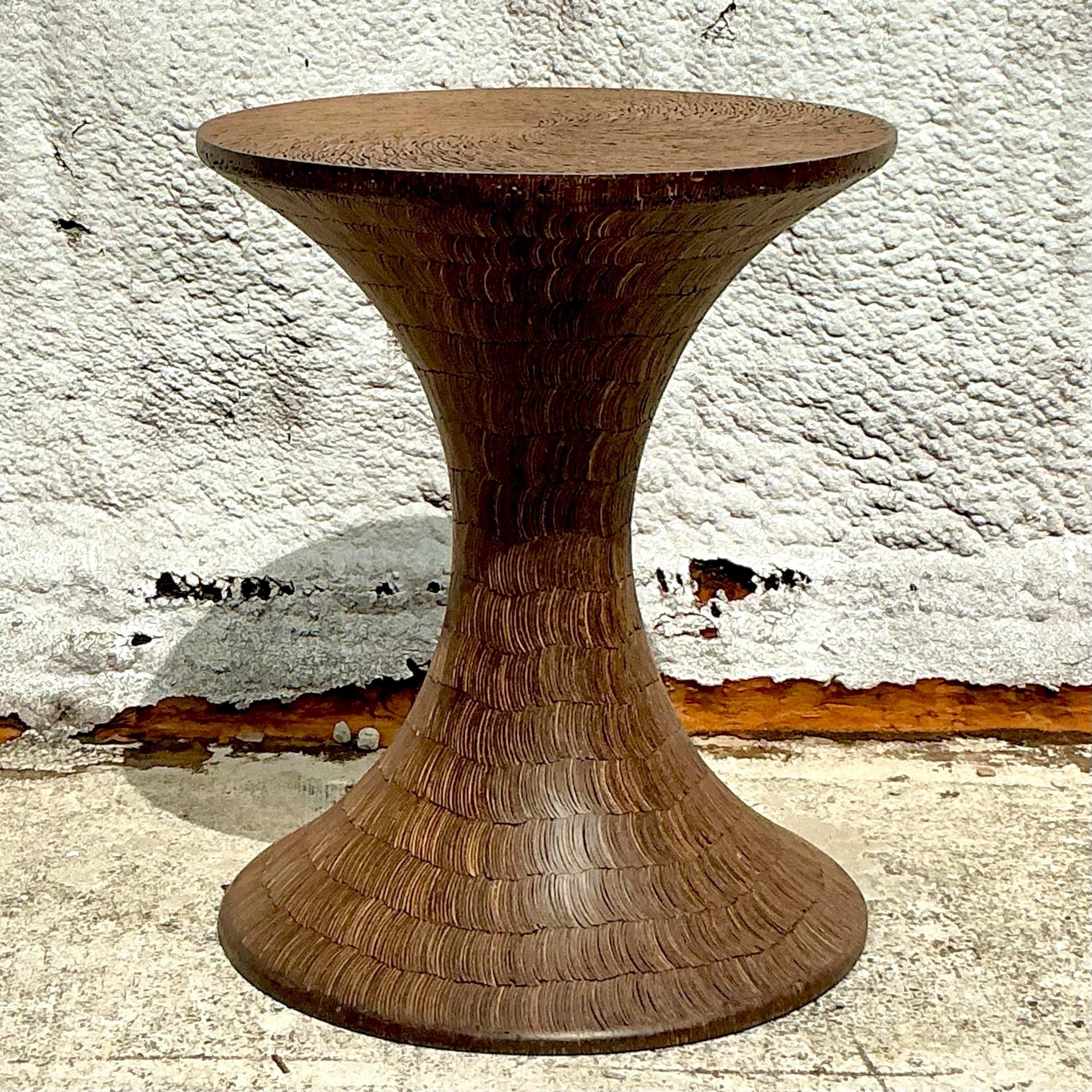 Verre Table de salle à manger vintage Boho à piédestal en forme de coquille de noix de coco en vente