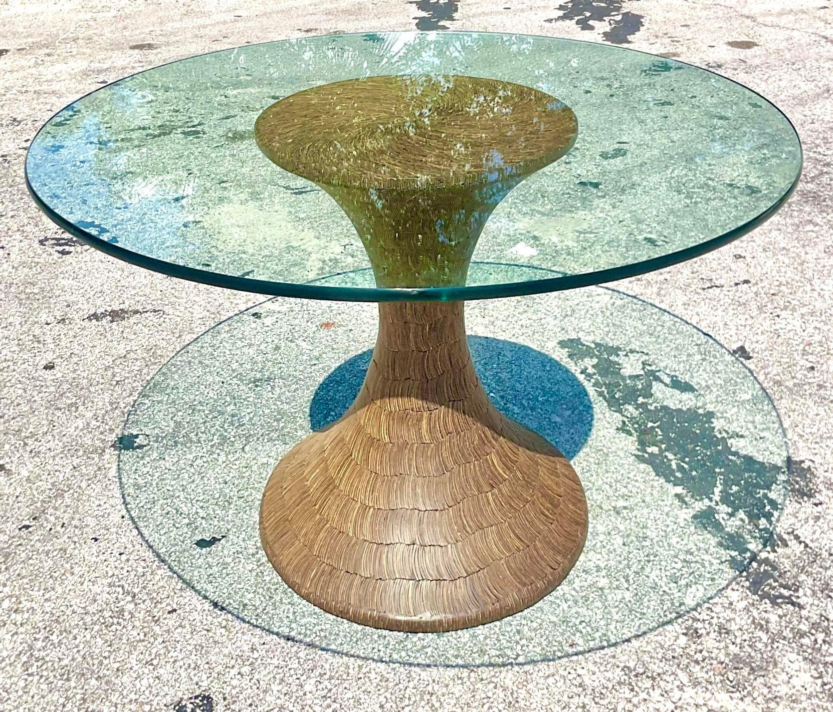 Table de salle à manger vintage Boho à piédestal en forme de coquille de noix de coco en vente 3