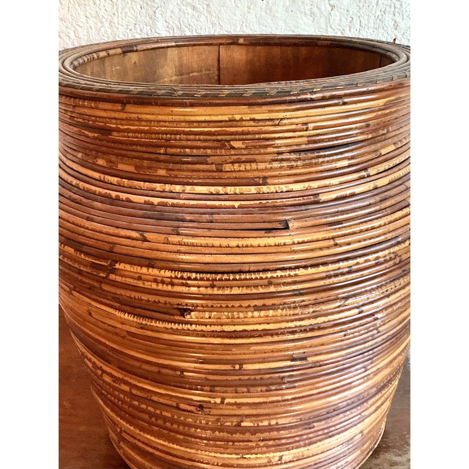 Jardinera de caña con lápiz enrollado Vintage Boho Filipino en venta
