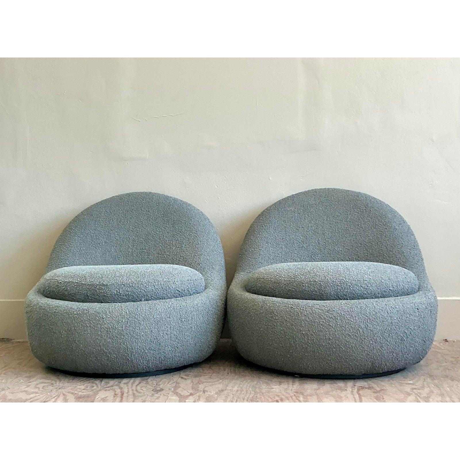 Sedie girevoli in bouclé contemporanee vintage - Una coppia In condizioni buone in vendita a West Palm Beach, FL