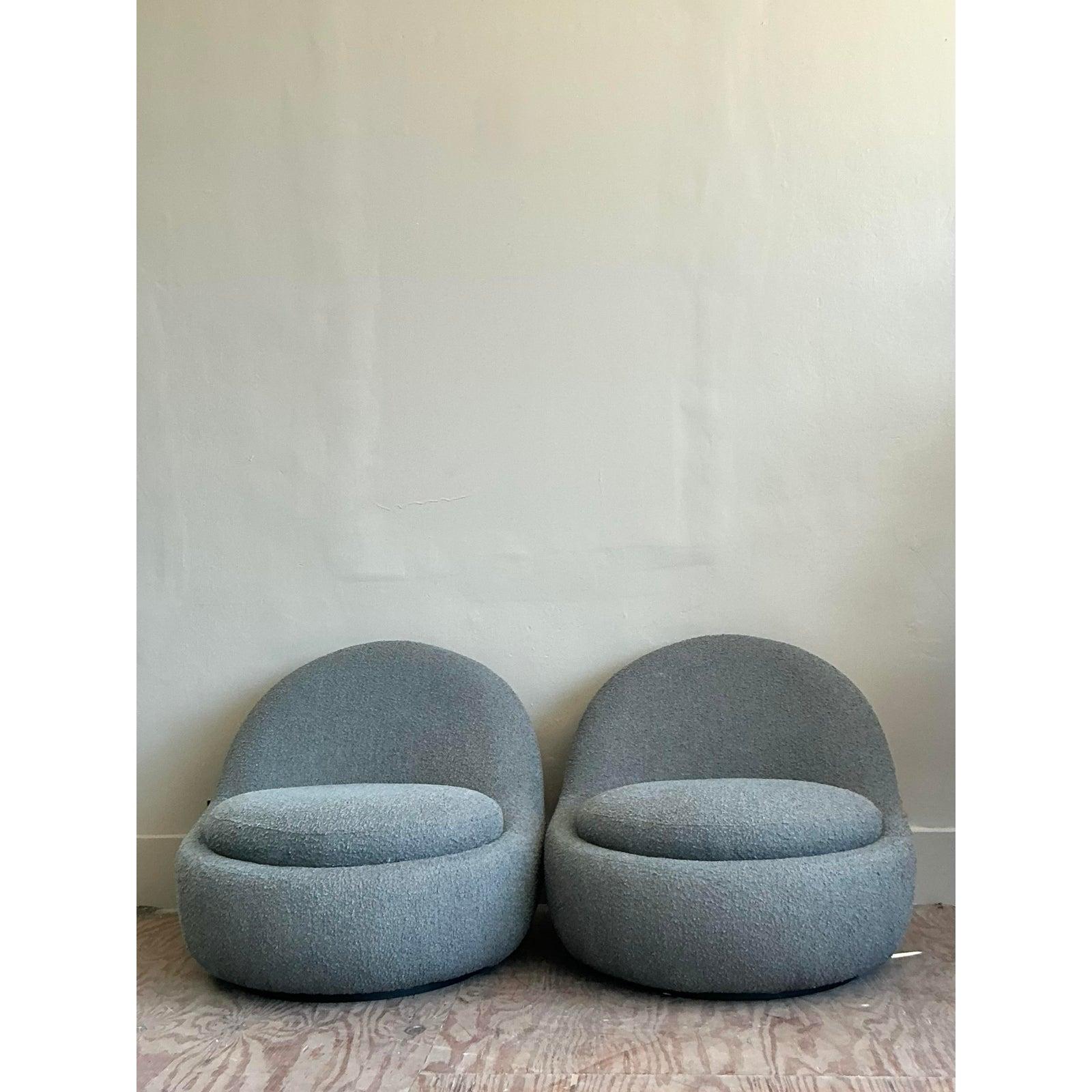 XXI secolo e contemporaneo Sedie girevoli in bouclé contemporanee vintage - Una coppia in vendita