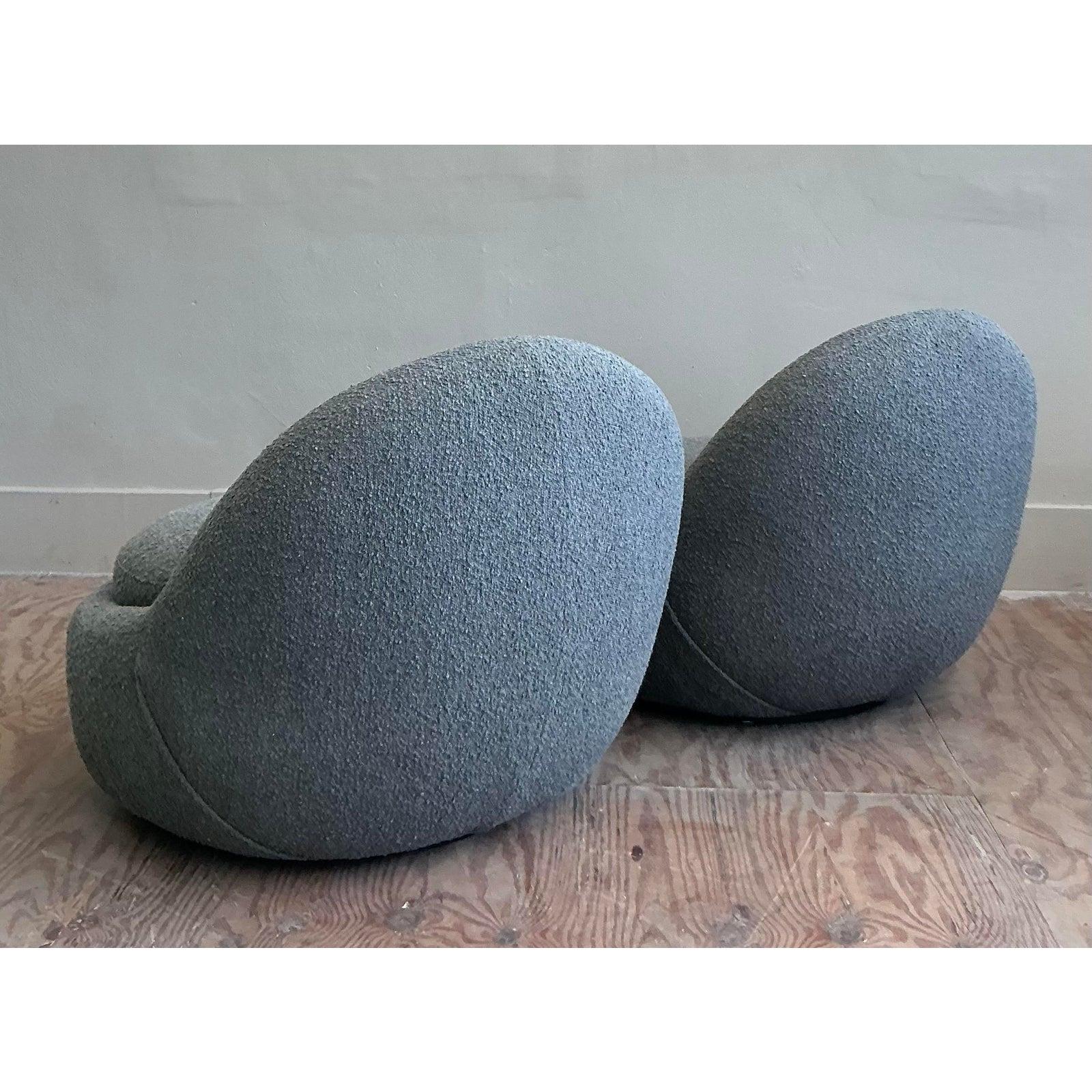 Bouclé Sedie girevoli in bouclé contemporanee vintage - Una coppia in vendita