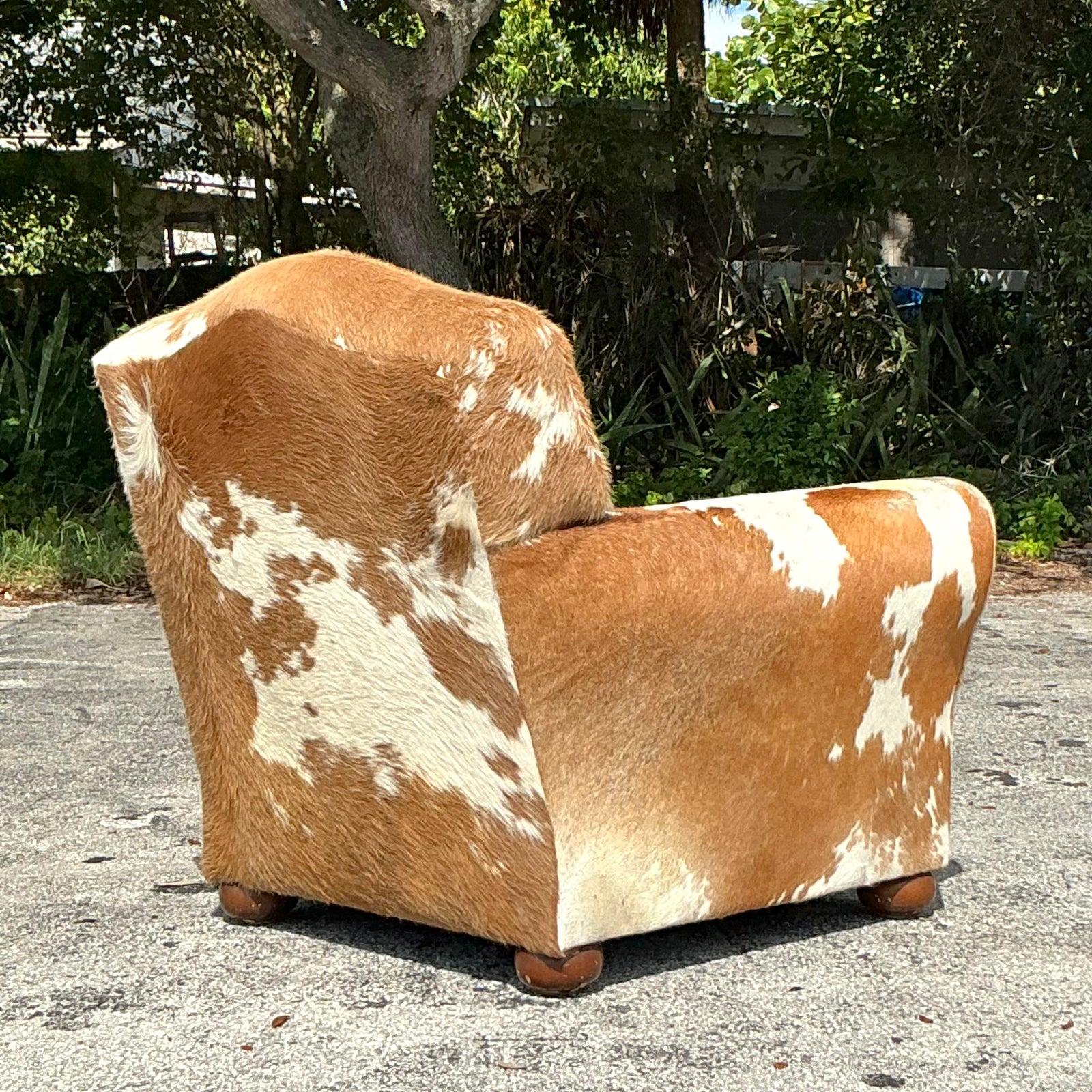 Vintage Boho Cowhide Lounge Stuhl (Rustikal) im Angebot