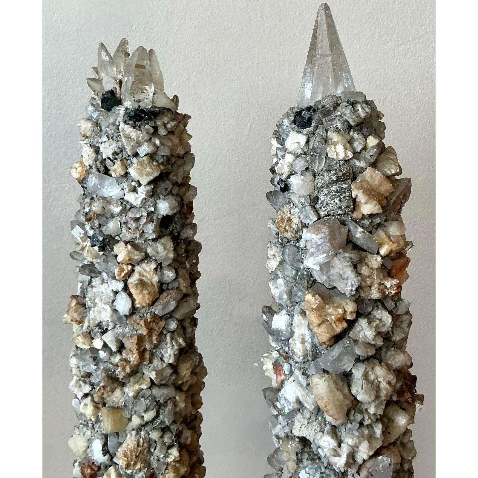 Minimalismo Obelischi incrostati di cristallo vintage Boho - Una coppia in vendita