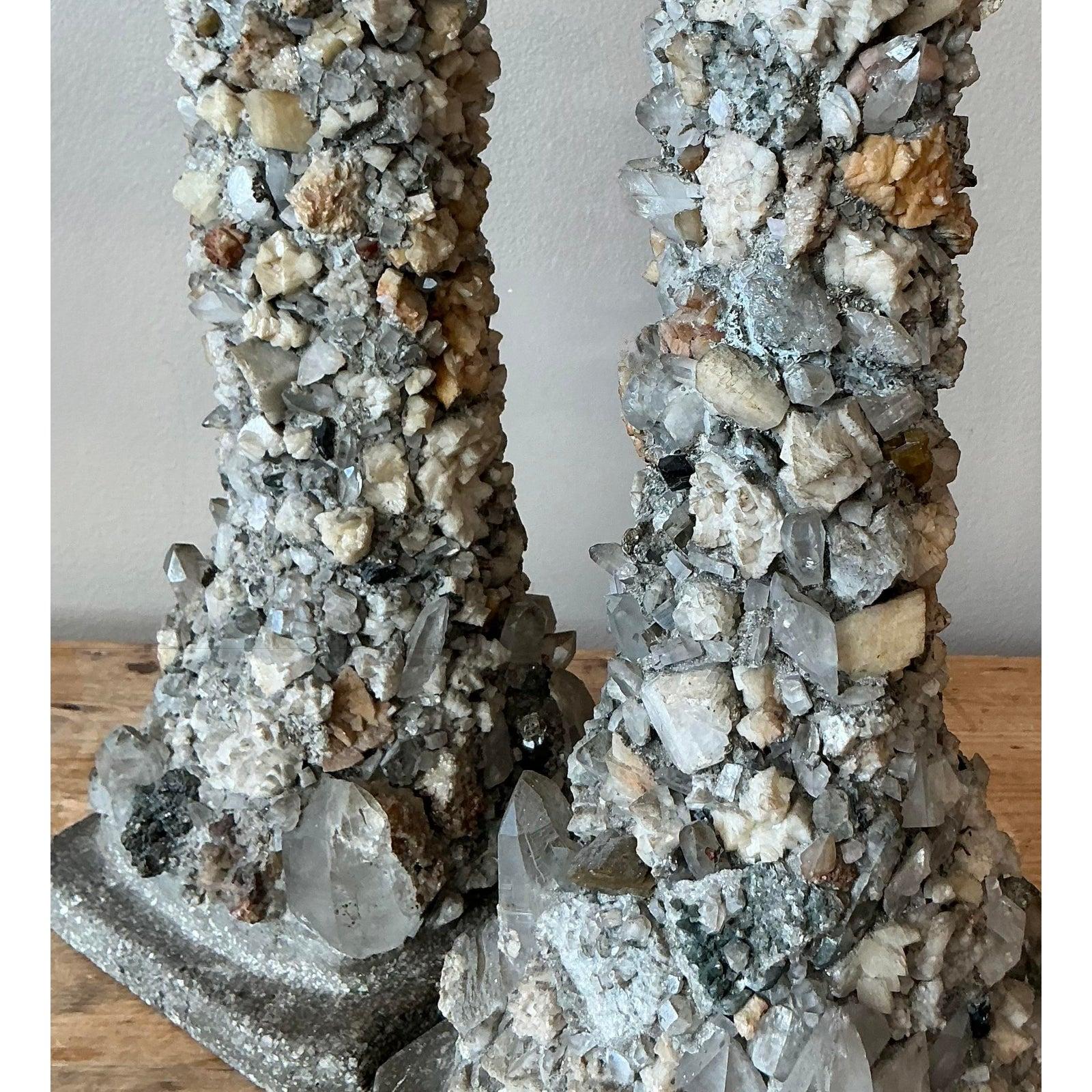 Obelischi incrostati di cristallo vintage Boho - Una coppia In condizioni buone in vendita a West Palm Beach, FL