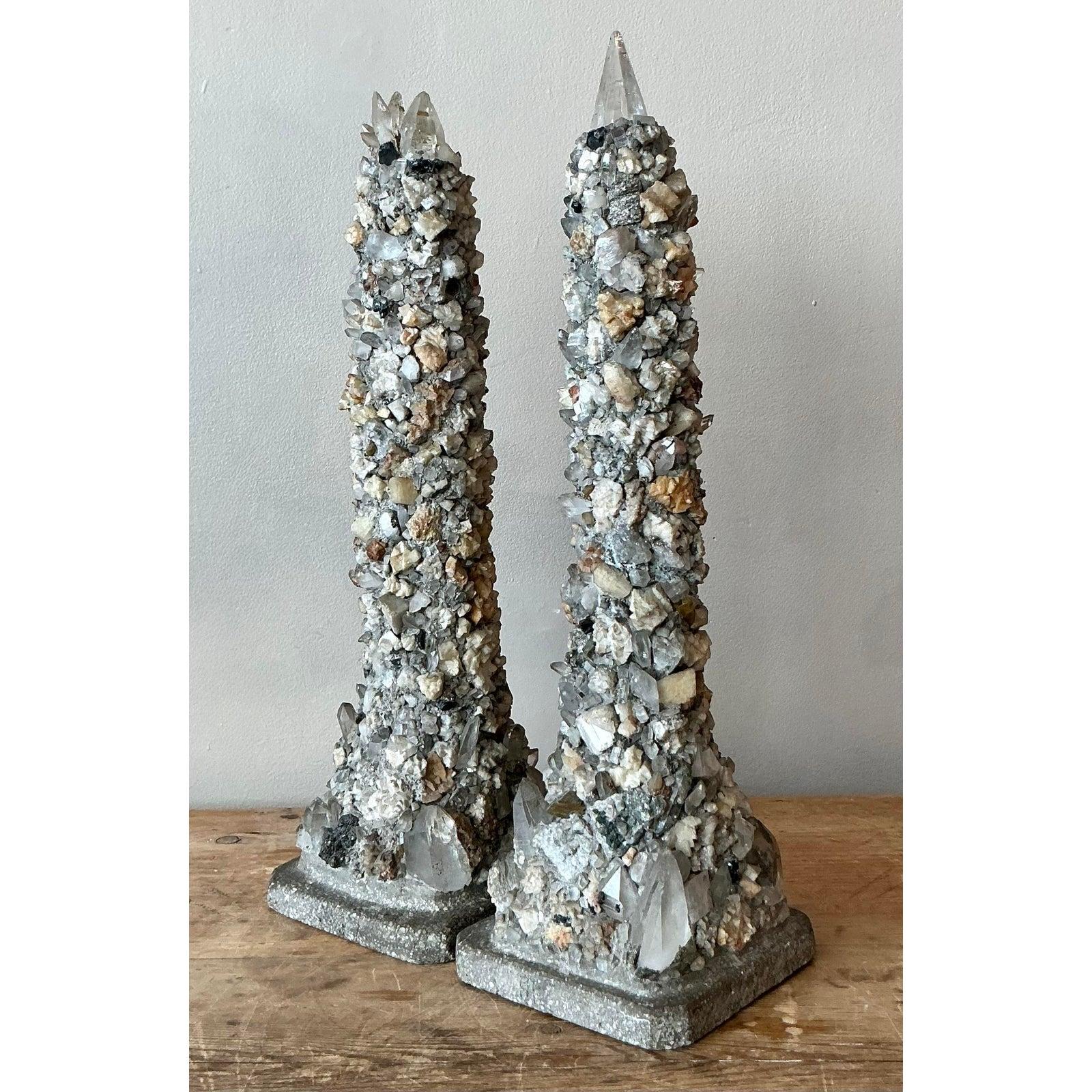 Pietra Obelischi incrostati di cristallo vintage Boho - Una coppia in vendita