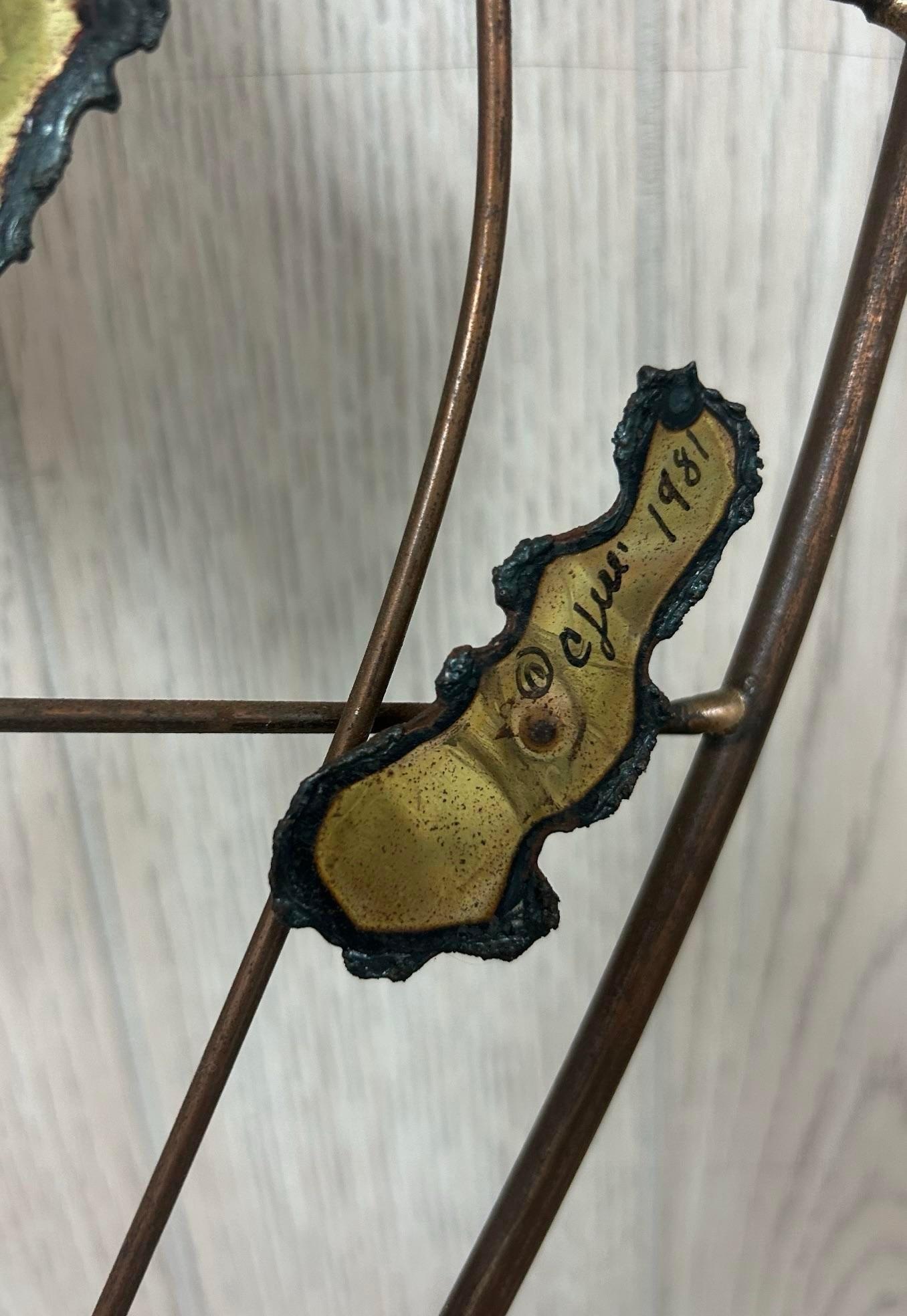 Verleihen Sie Ihrer Einrichtung einen Hauch von künstlerischer Eleganz mit diesem Vintage Boho Curtis Jere Globe Wandbehang aus Messing. Dieser Wandbehang mit seinem atemberaubenden Kugeldesign aus Messing verkörpert den Bohème-Stil und das kreative