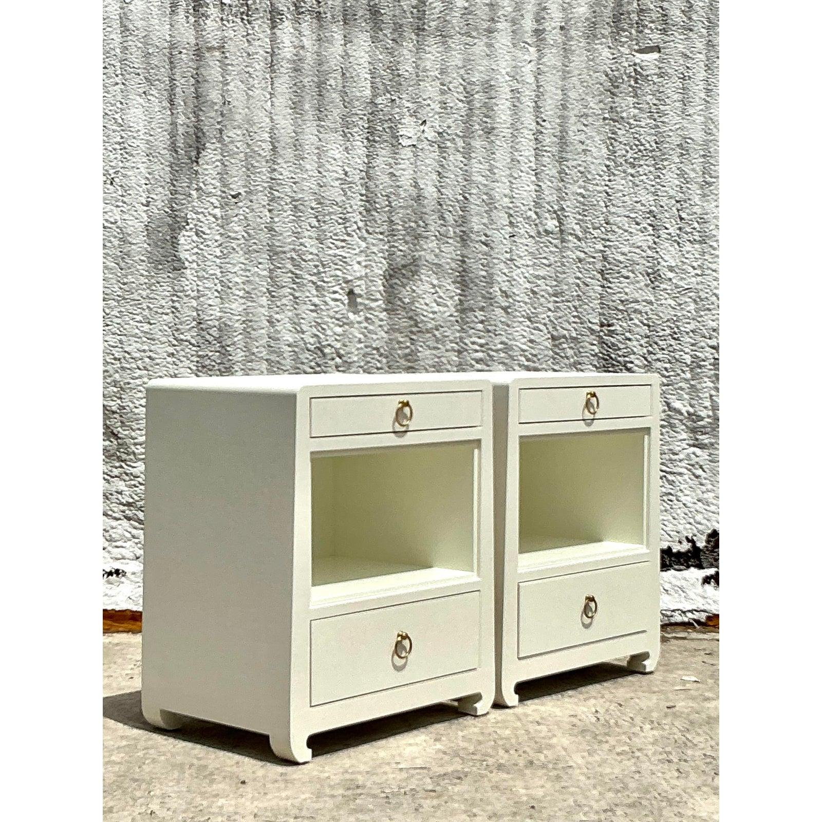 Art Déco Comodini Boho vintage su misura in tessuto erboso - Una coppia in vendita