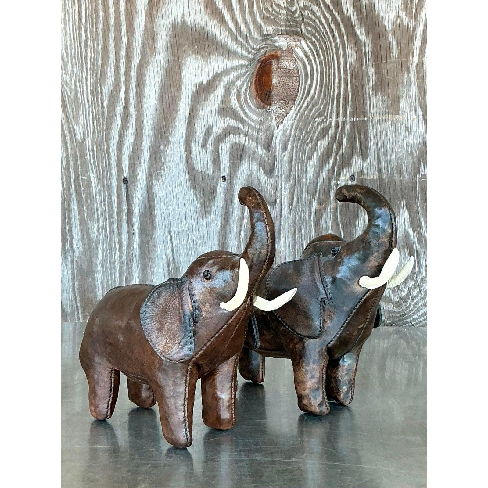 Vintage Boho Dimuntive Leather Elephants d'après Omersa - Lot de 2 en vente 3