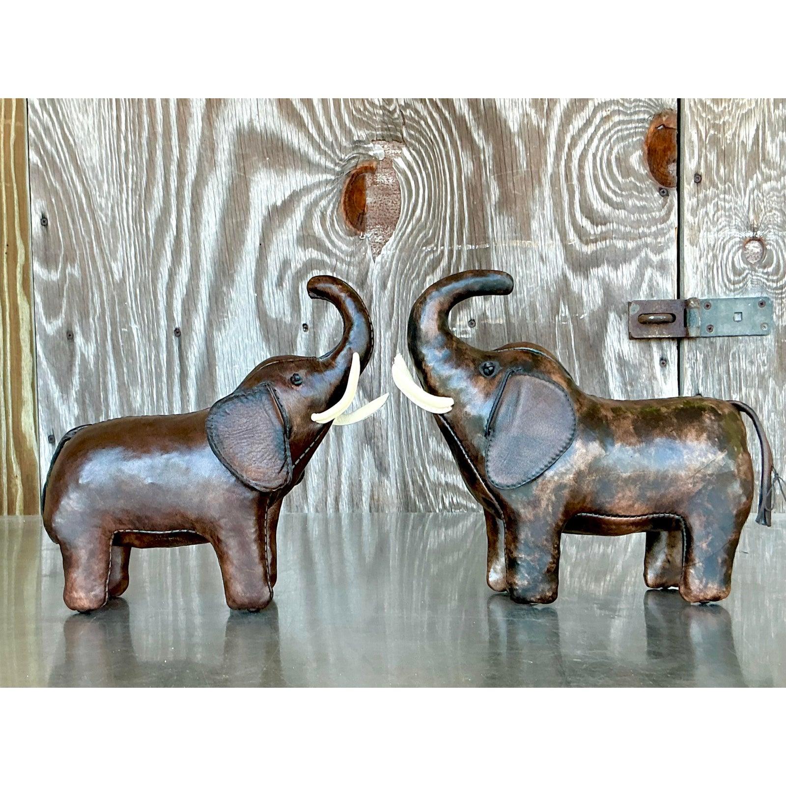 Vintage Boho Dimuntive Leather Elephants d'après Omersa - Lot de 2 en vente 4