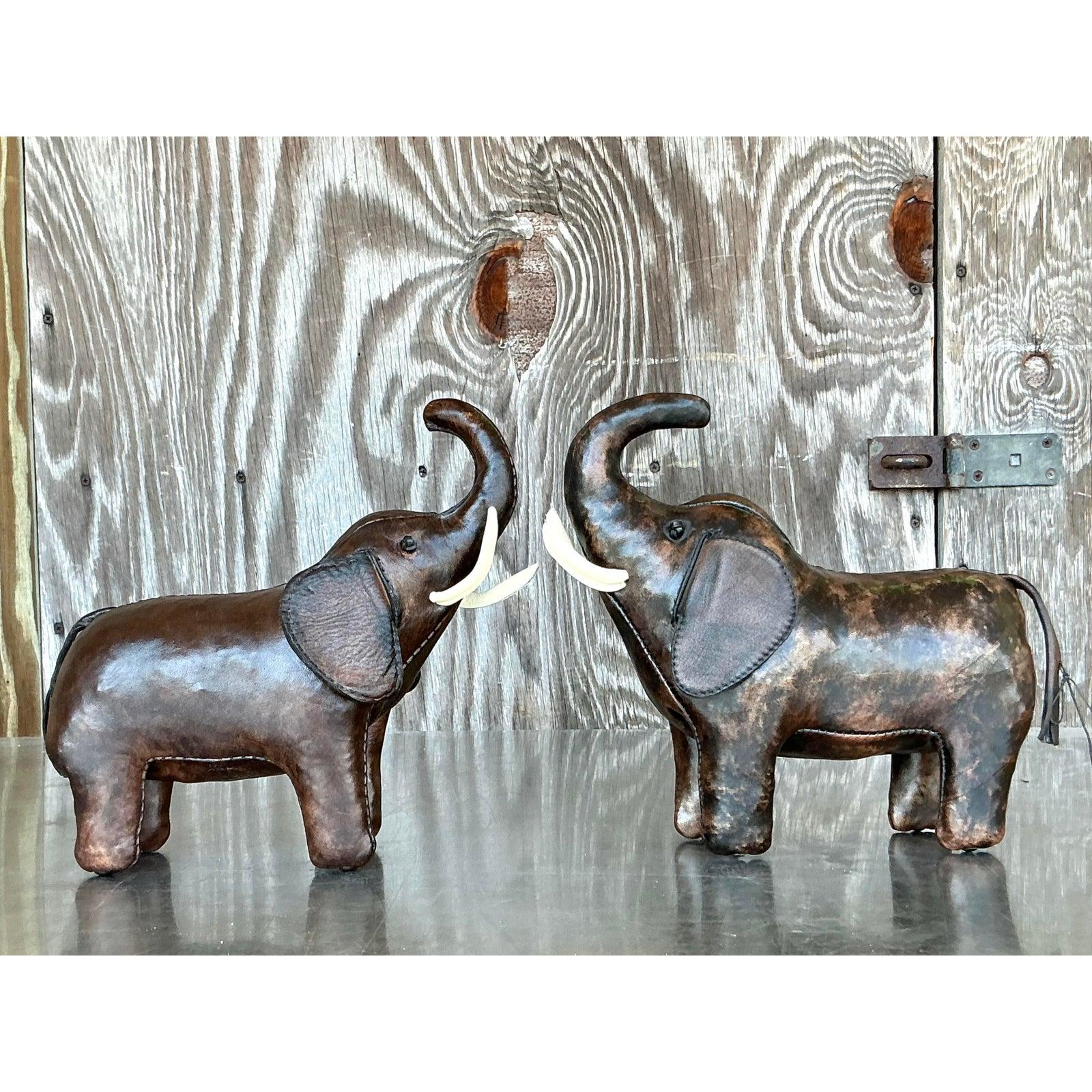 Vintage Boho Dimuntive Leather Elephants d'après Omersa - Lot de 2 en vente 5