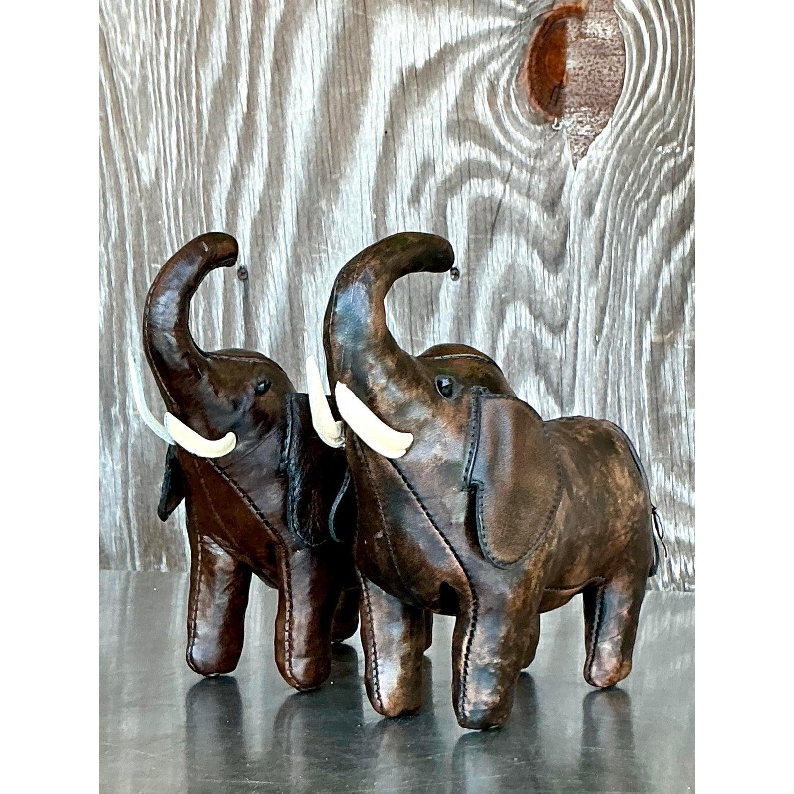 Vintage Boho Dimuntive Leather Elephants d'après Omersa - Lot de 2 en vente 2