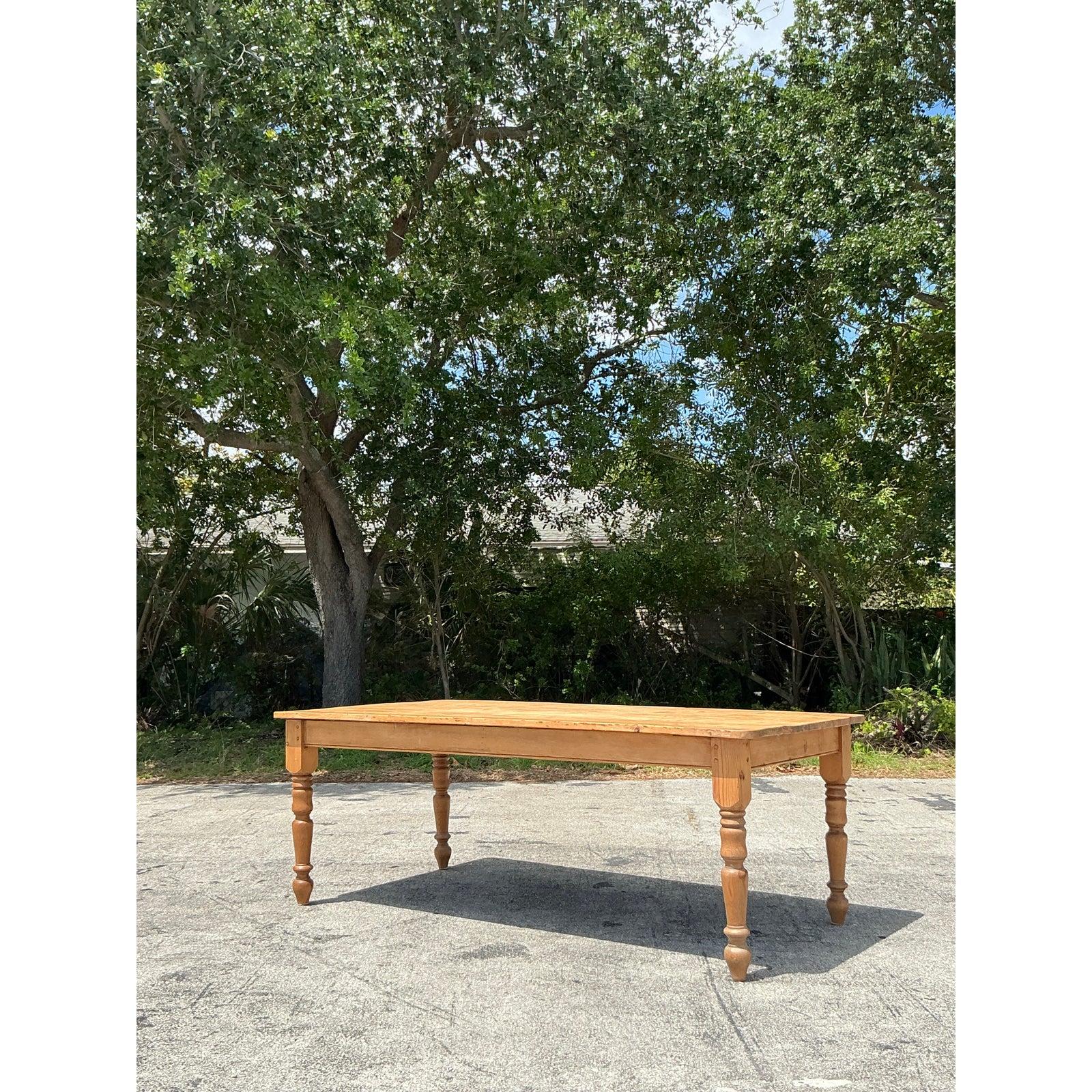 Table de ferme Vintage Boho Distressed Bon état - En vente à west palm beach, FL