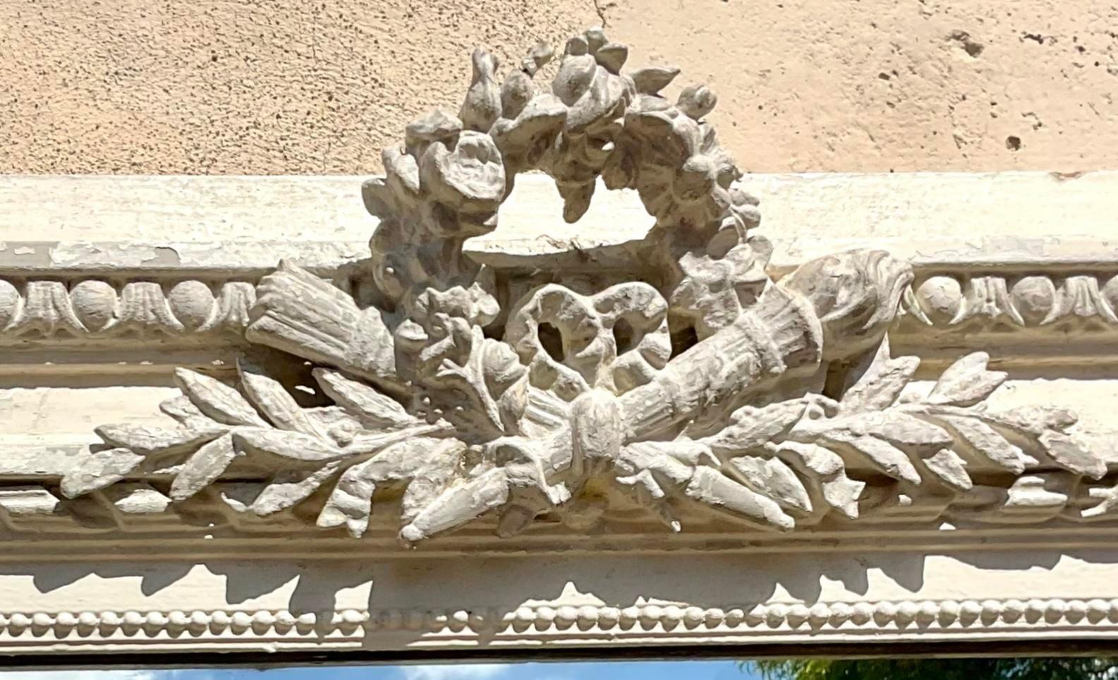 Miroir vintage Boho sculpté à la main Bon état - En vente à west palm beach, FL