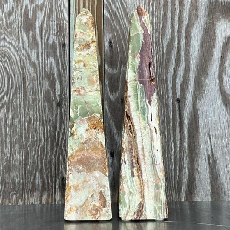 Obélisques en Opale Vintage Boho Distressed - une paire Bon état - En vente à west palm beach, FL