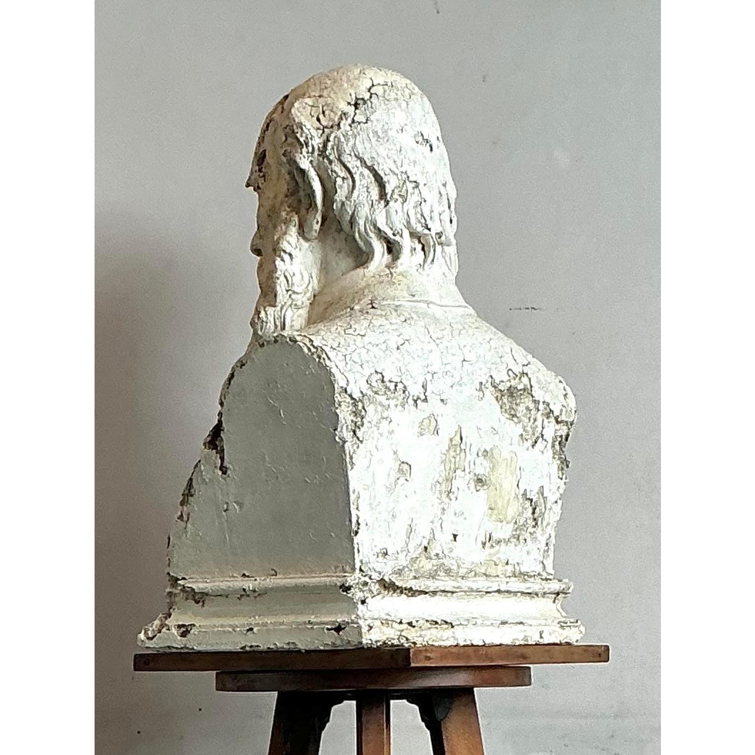 Vintage Boho Distressed Plaster Bust of Man In condizioni buone in vendita a West Palm Beach, FL