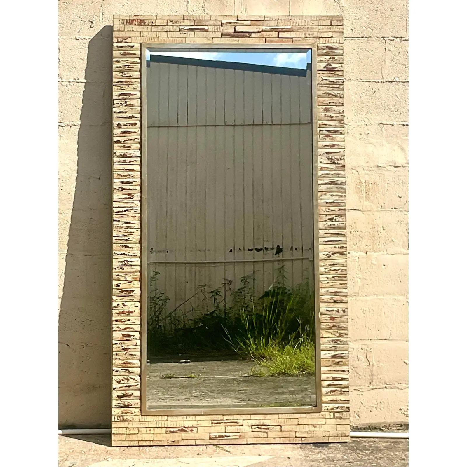 Nord-américain Vieux miroir de sol bohème en bois de récupération vieilli en vente