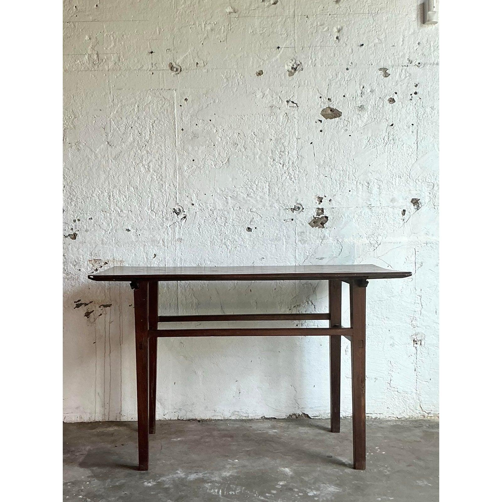 Tavolo consolle in legno vintage bohémien e invecchiato in vendita 3