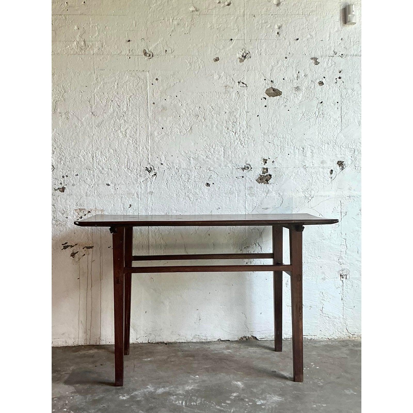 Tavolo consolle in legno vintage bohémien e invecchiato in vendita 4