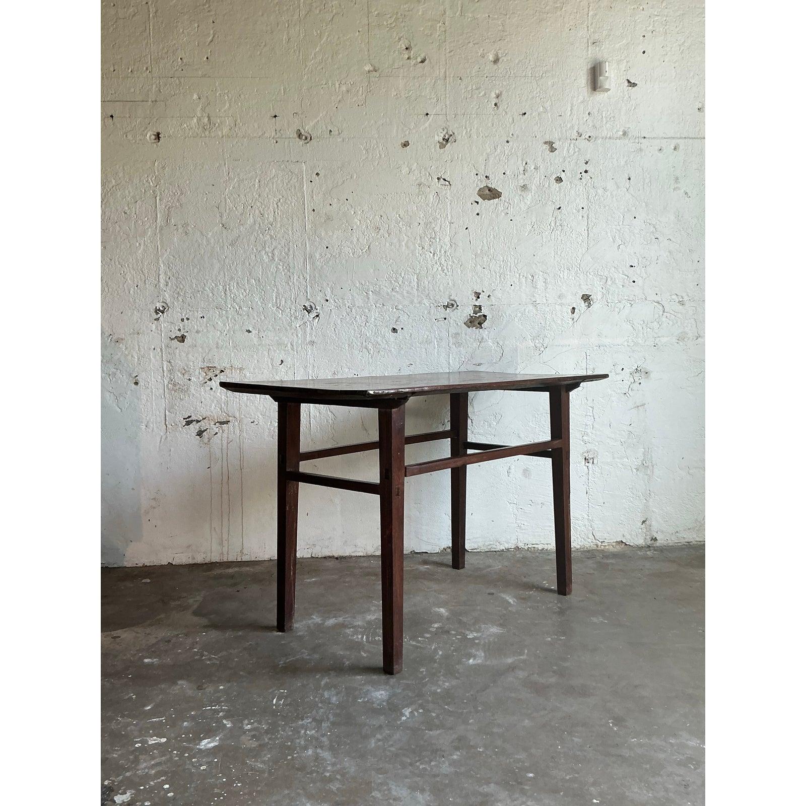 Americano Tavolo consolle in legno vintage bohémien e invecchiato in vendita