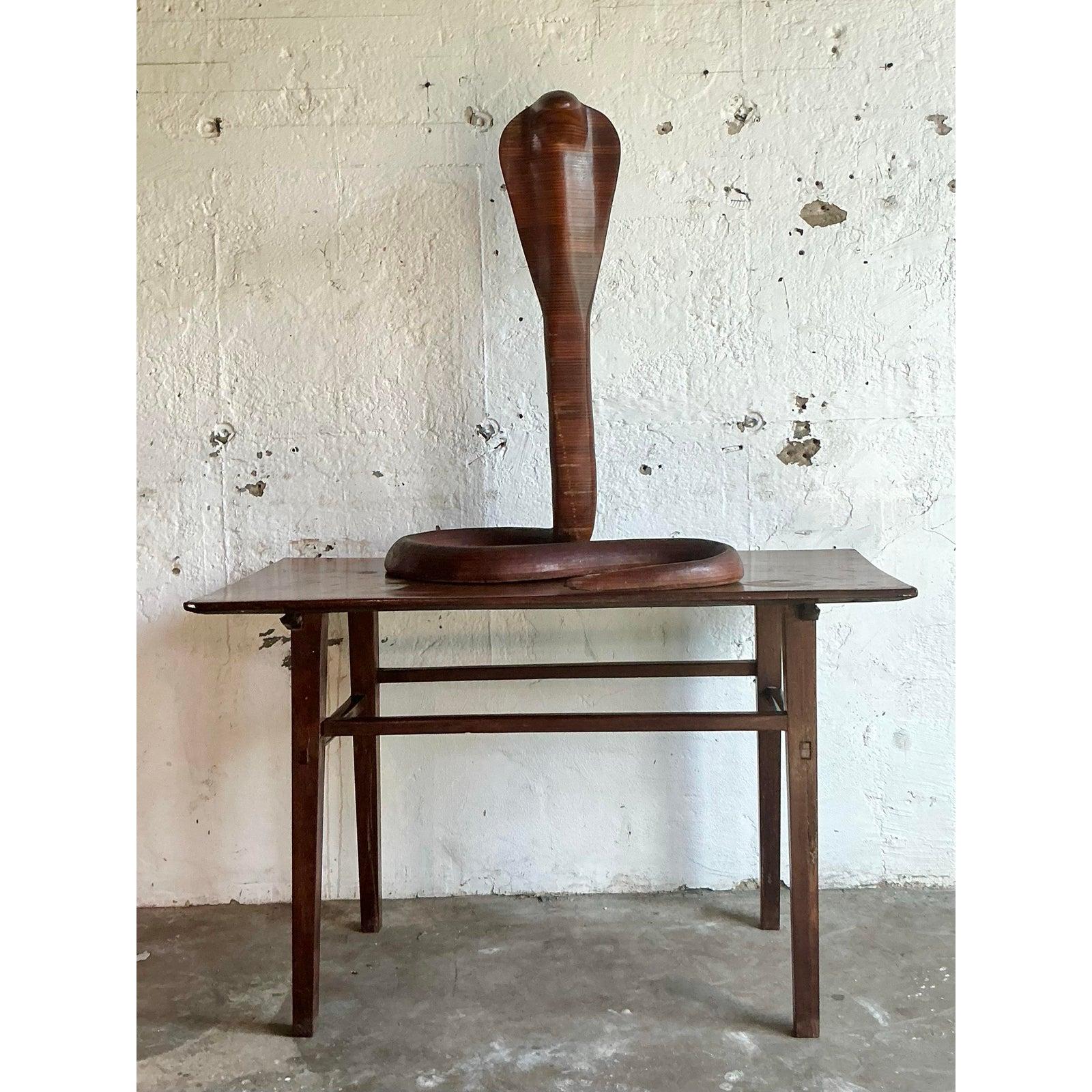 Tavolo consolle in legno vintage bohémien e invecchiato In condizioni buone in vendita a West Palm Beach, FL