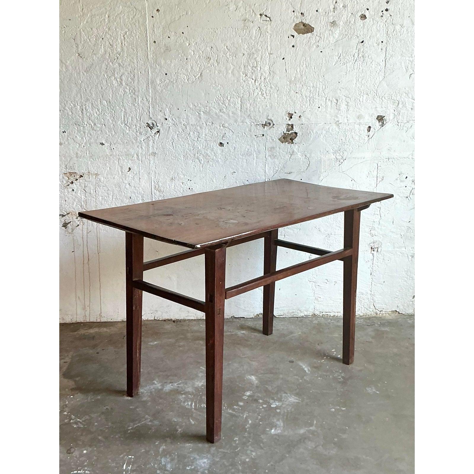 Legno Tavolo consolle in legno vintage bohémien e invecchiato in vendita