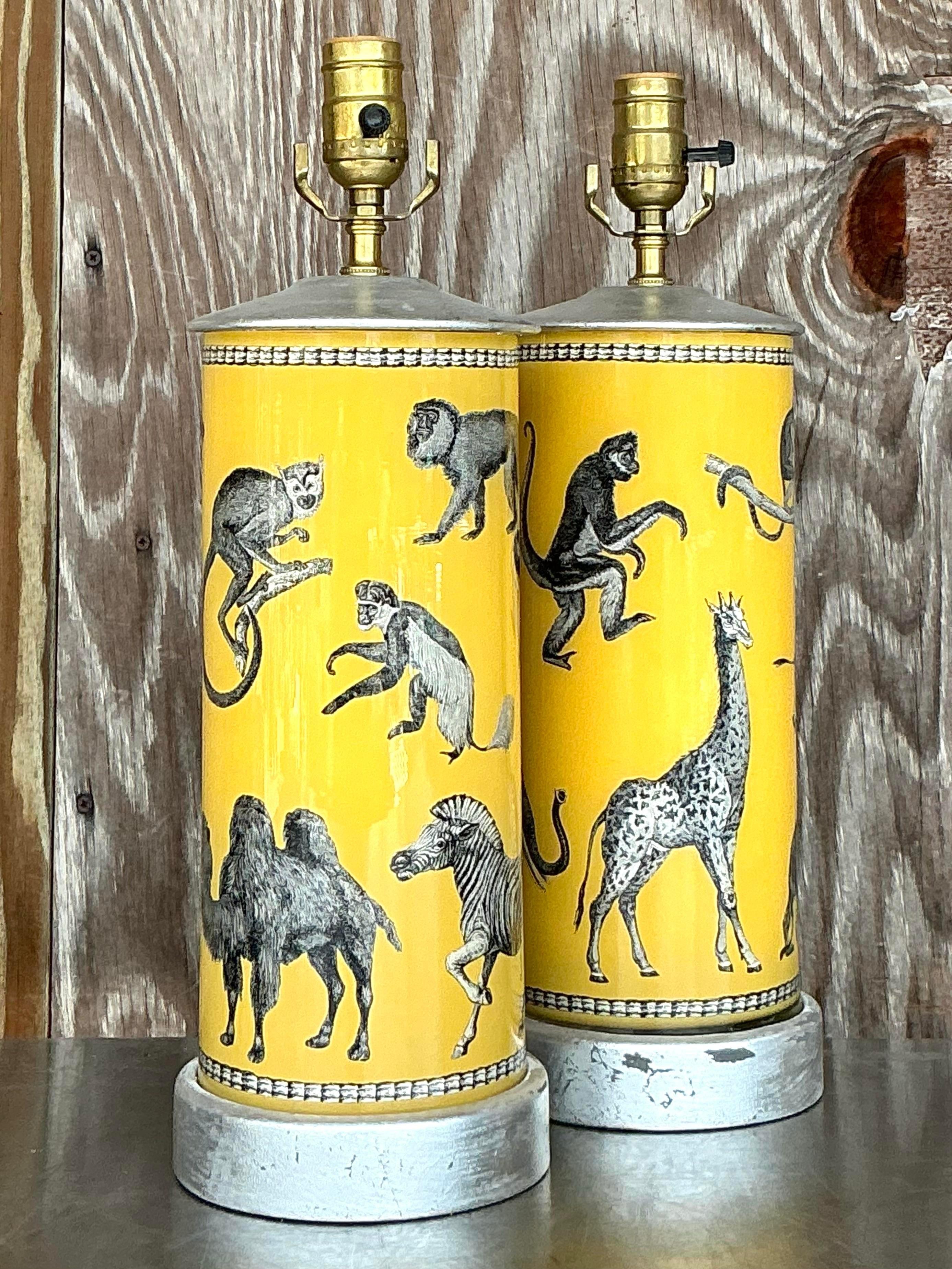 Métal Paire de lampes singe Boho en verre Eglomise en vente