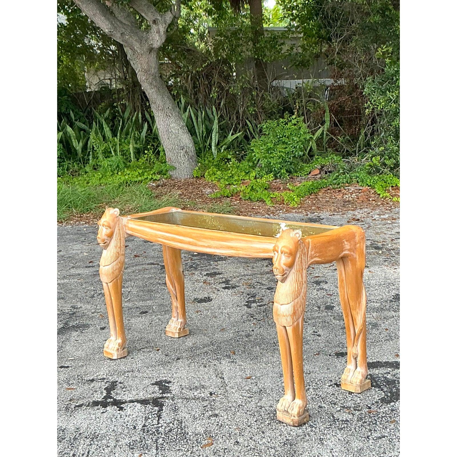 Néoclassique Table console vintage Boho Egyptian Revival avec tête de lion sculptée en vente
