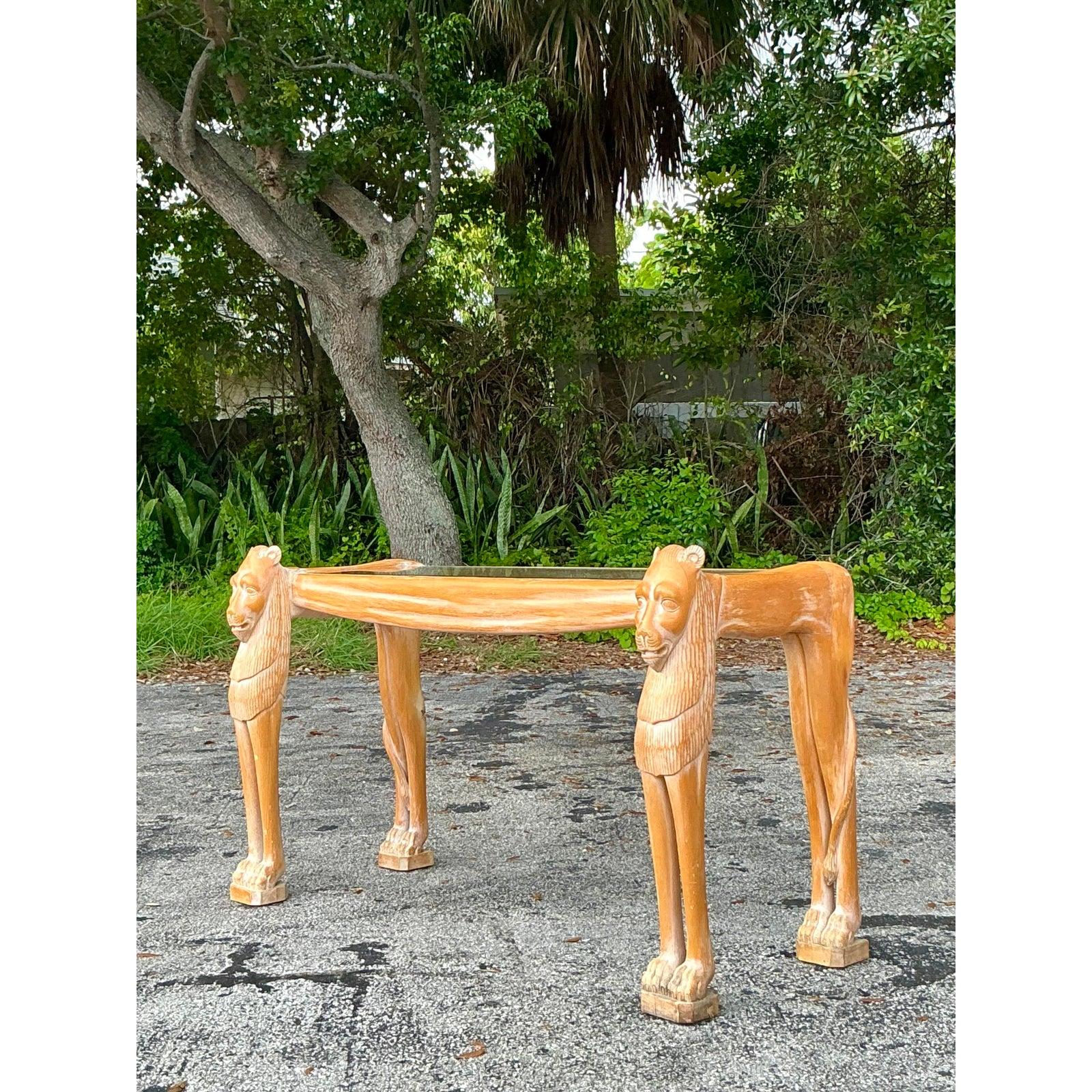 italien Table console vintage Boho Egyptian Revival avec tête de lion sculptée en vente