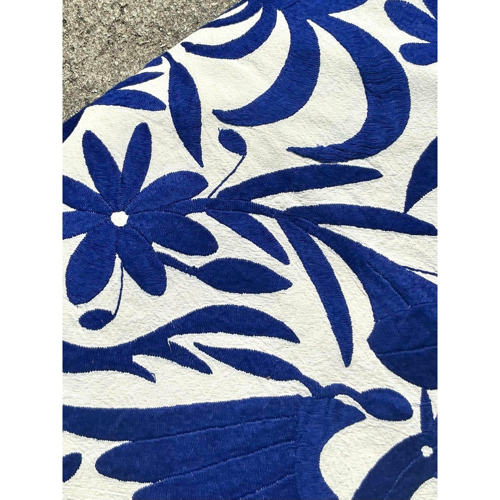 Vintage Boho Embroidered Tablecloth In Good Condition For Sale In West Palm Beach, FL