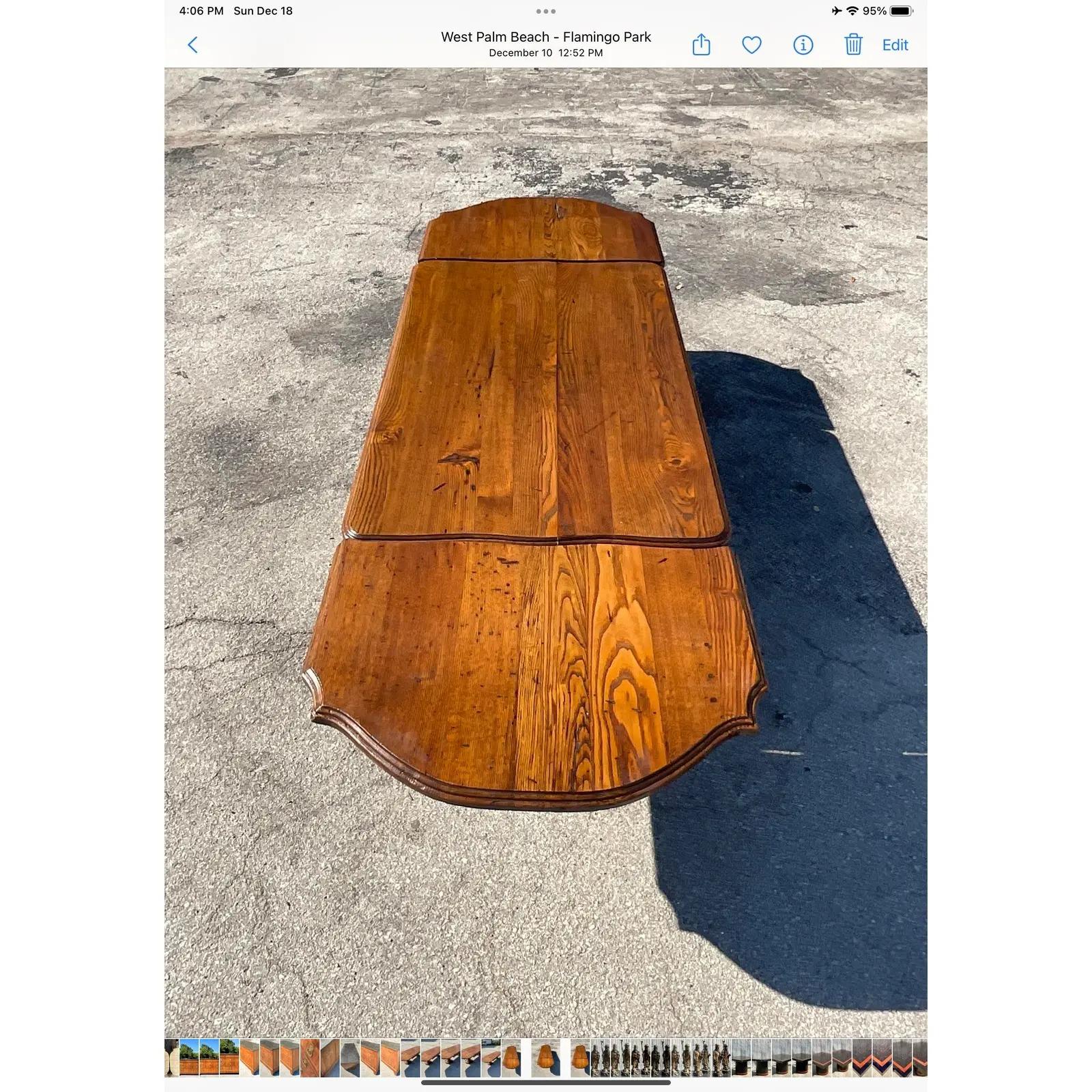 Vintage Boho Extendable Pine Coffee Table from the Estate of Lily Pulitzer In Good Condition For Sale In west palm beach, FL